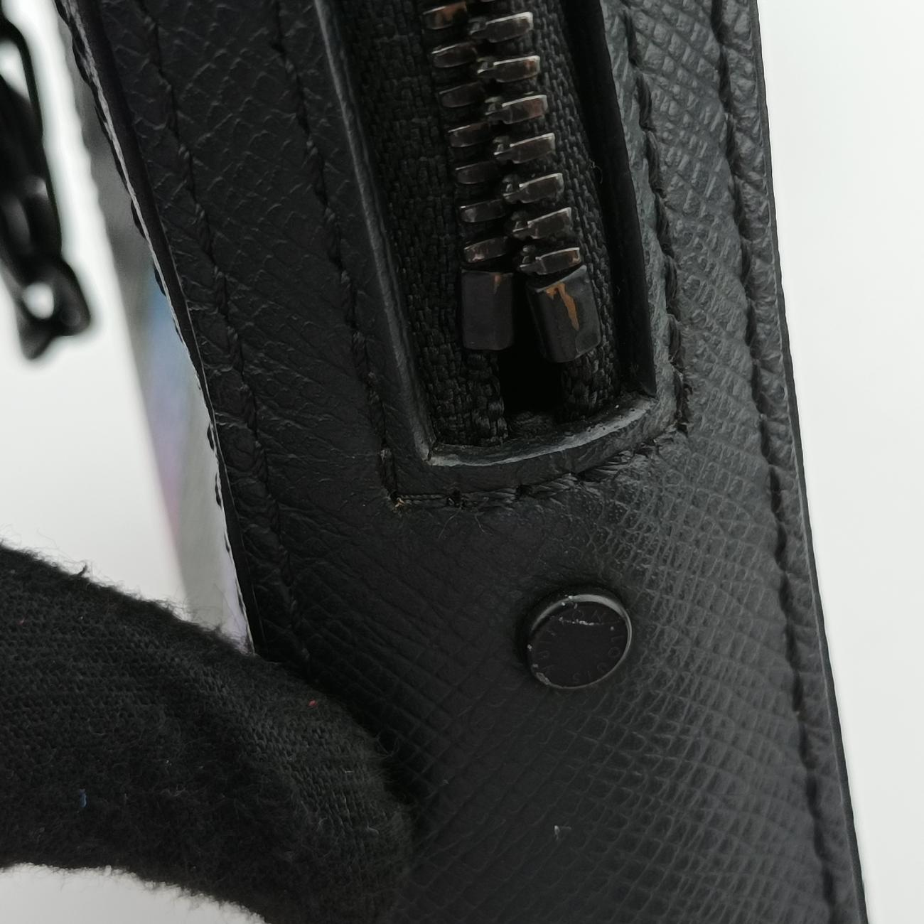 Danube Messenger black×multicolor Taiga M30332 CA1199ダヌーブメッセンジャー ブラック×マルチカラー タイガ M30332 CA1199