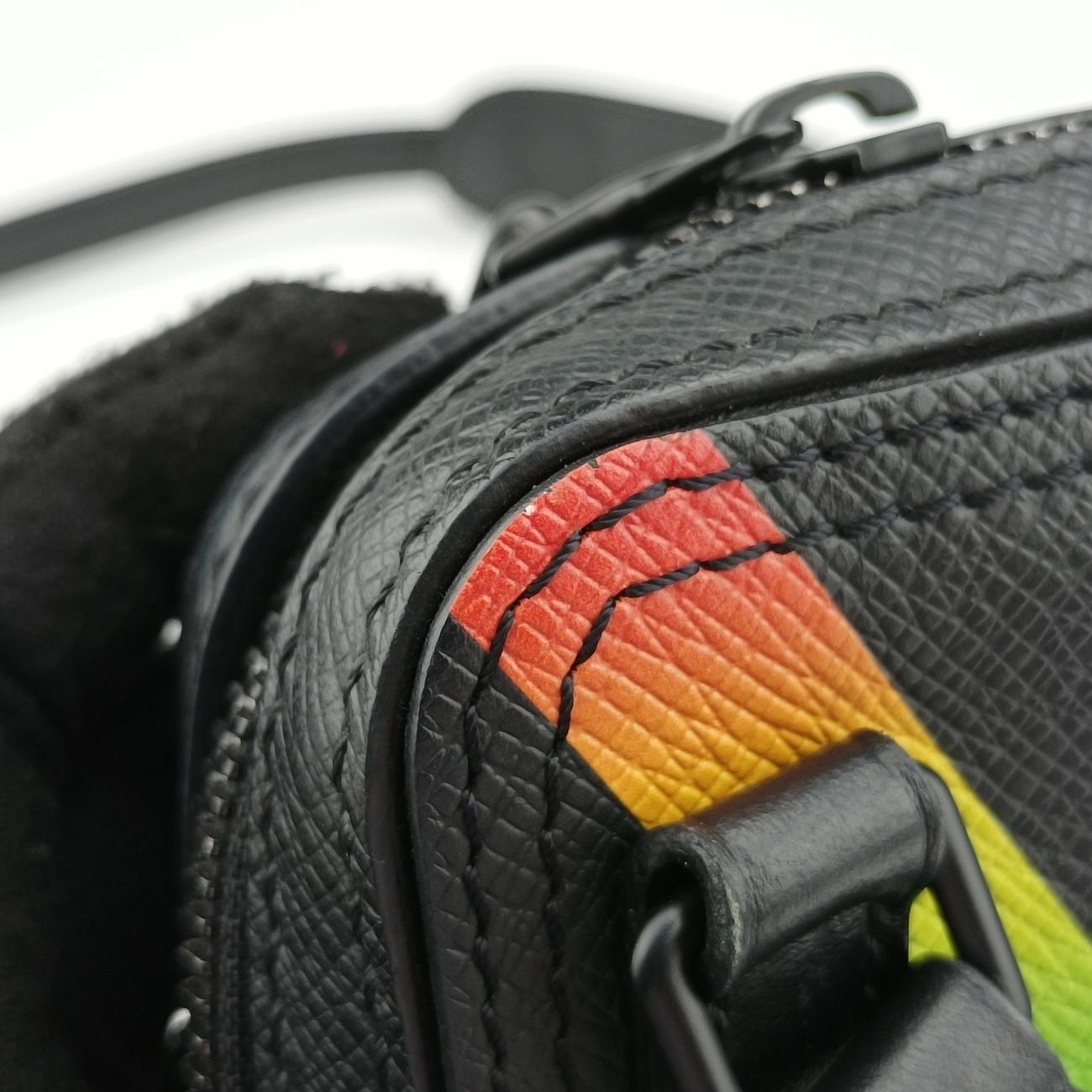 Danube Messenger black×multicolor Taiga M30332 CA1199ダヌーブメッセンジャー ブラック×マルチカラー タイガ M30332 CA1199