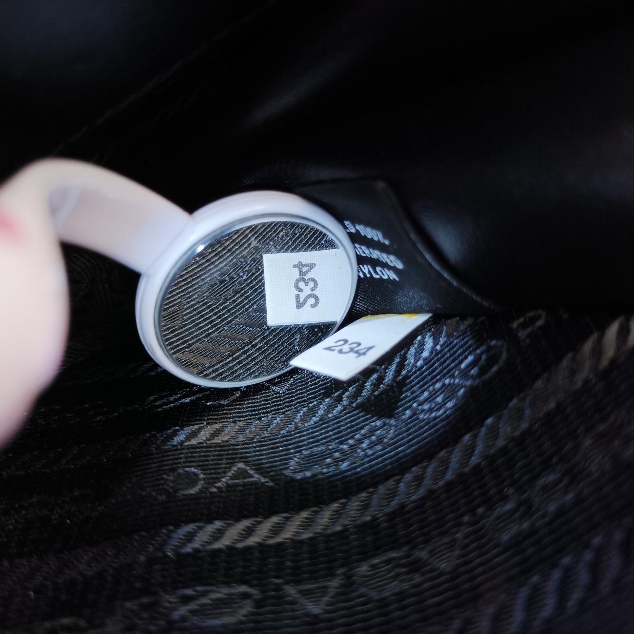 Triangle Crystal Black Leather 1NR015 234トライアングル ブラック レザー 1NR015 234