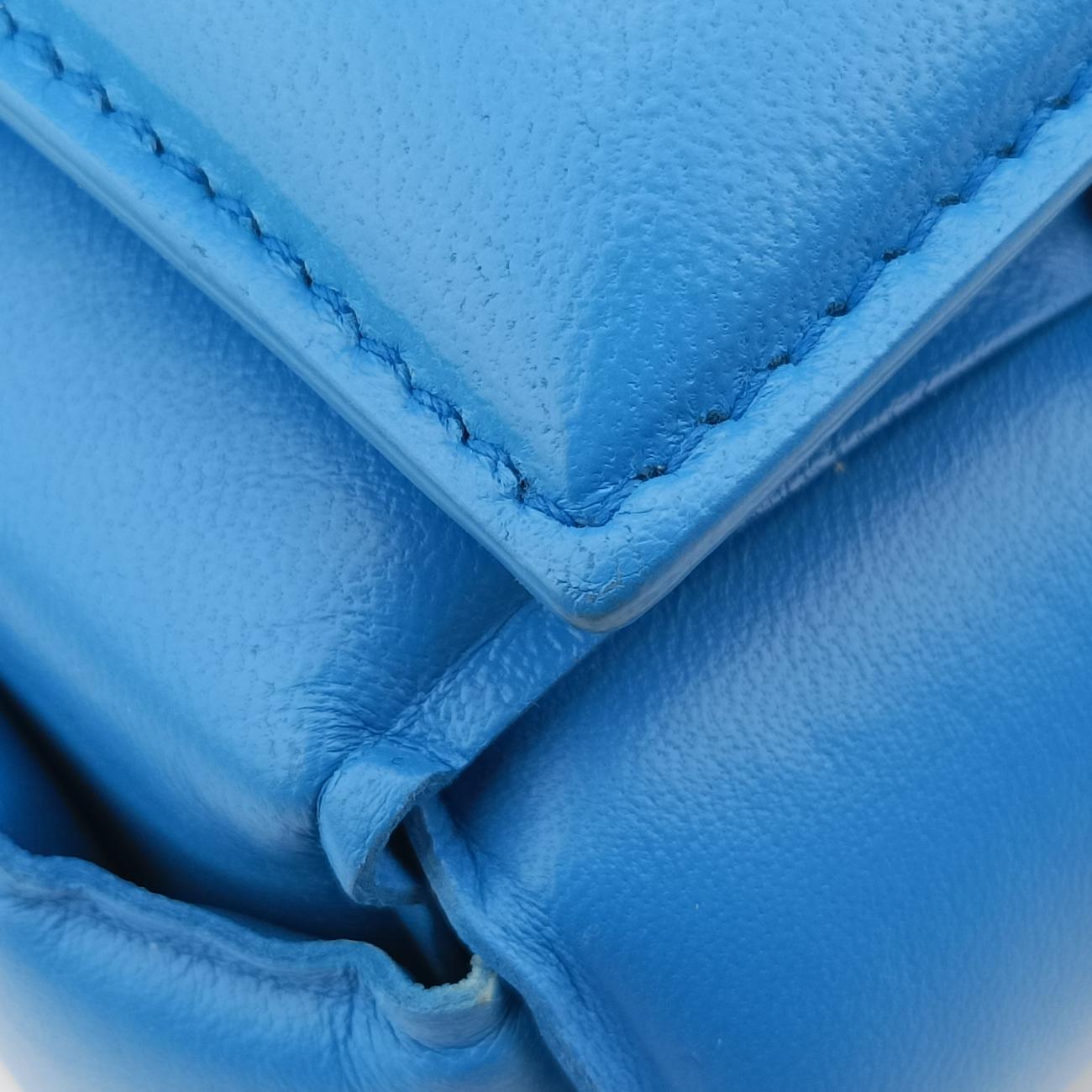 The Chain Cassette Blue lambskin B09086686Gザ チェーン カセット ブルー ラムスキン B09086686G