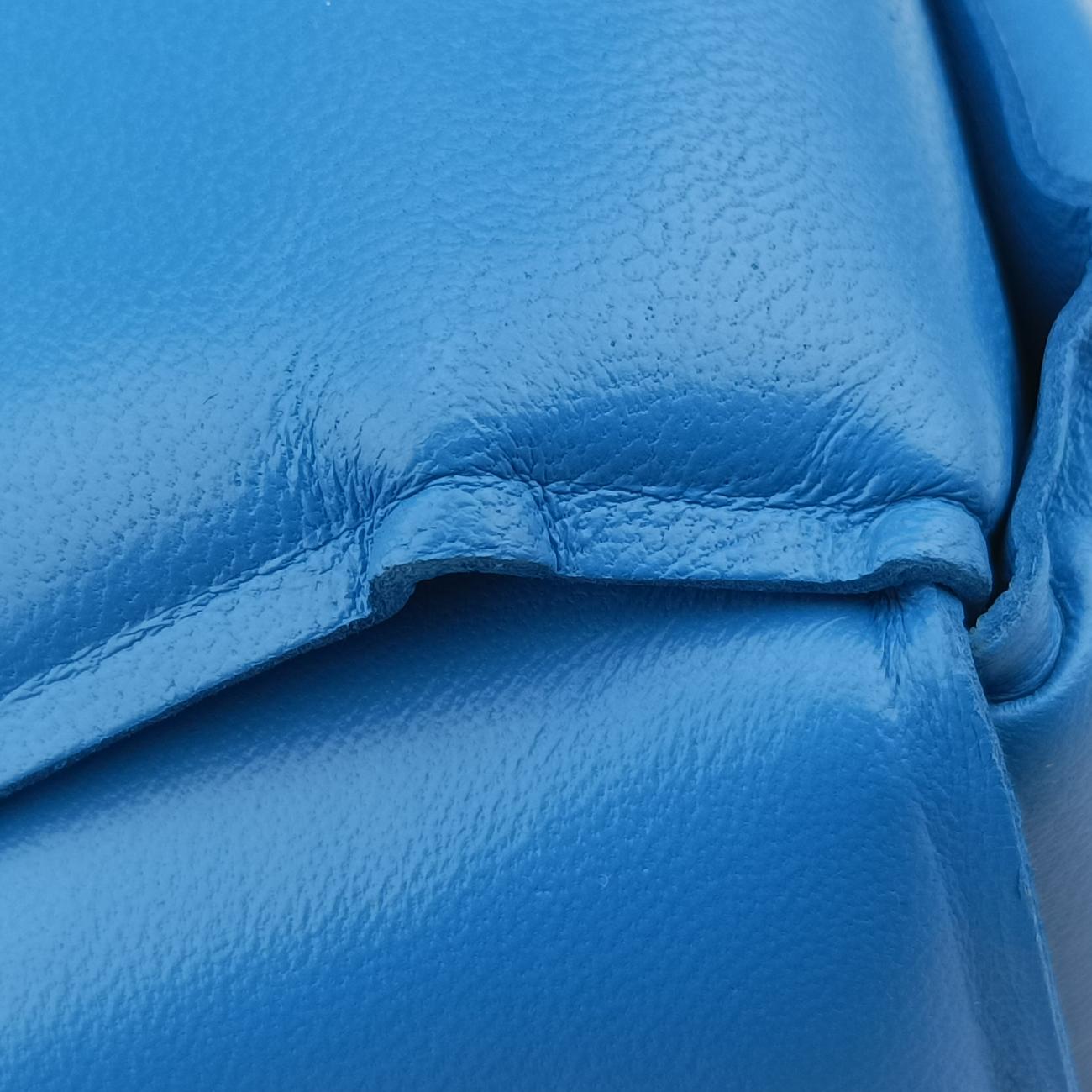 The Chain Cassette Blue lambskin B09086686Gザ チェーン カセット ブルー ラムスキン B09086686G