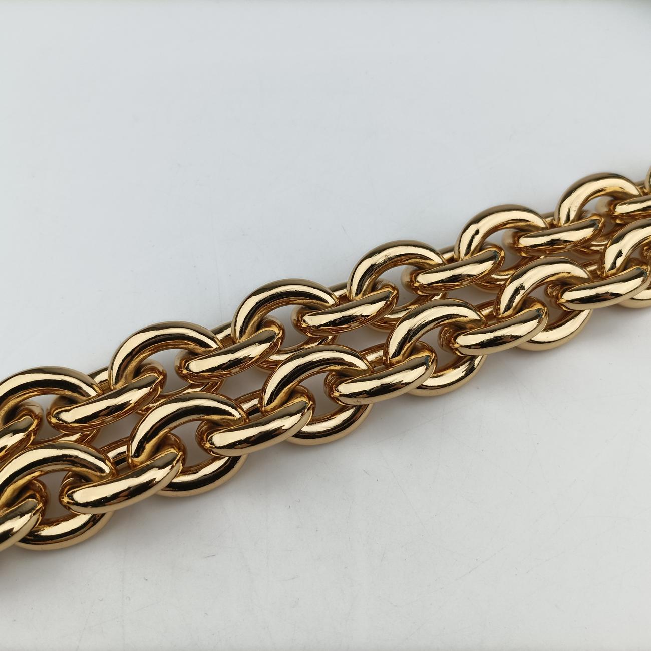 The Chain Cassette Blue lambskin B09086686Gザ チェーン カセット ブルー ラムスキン B09086686G