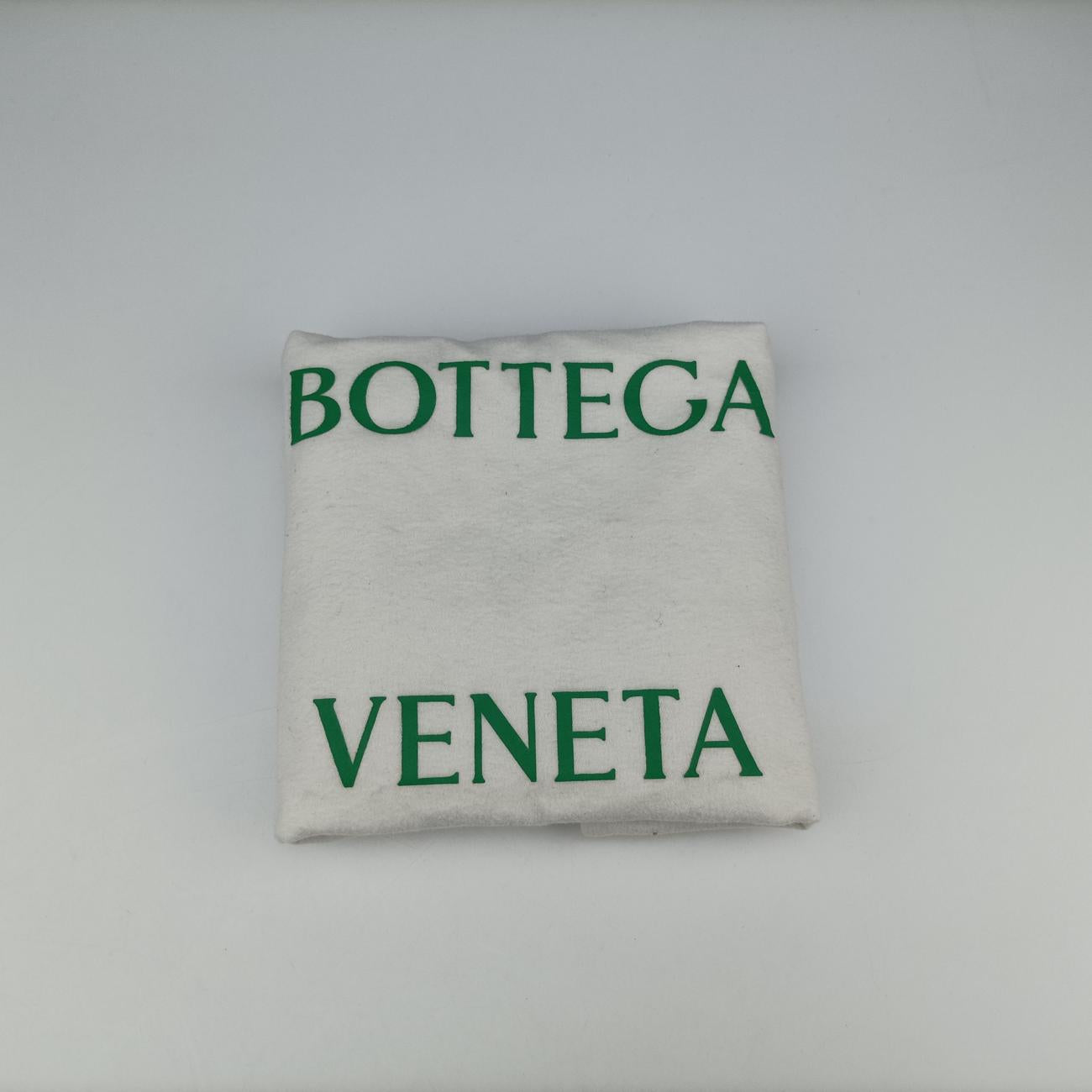 The Chain Cassette Blue lambskin B09086686Gザ チェーン カセット ブルー ラムスキン B09086686G