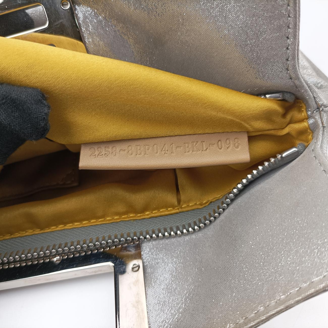 Logo Clutch Silver Leather 8BP041 2258~8BP041~BKL~098ロゴクラッチ シルバー レザー 8BP041 2258~8BP041~BKL~098