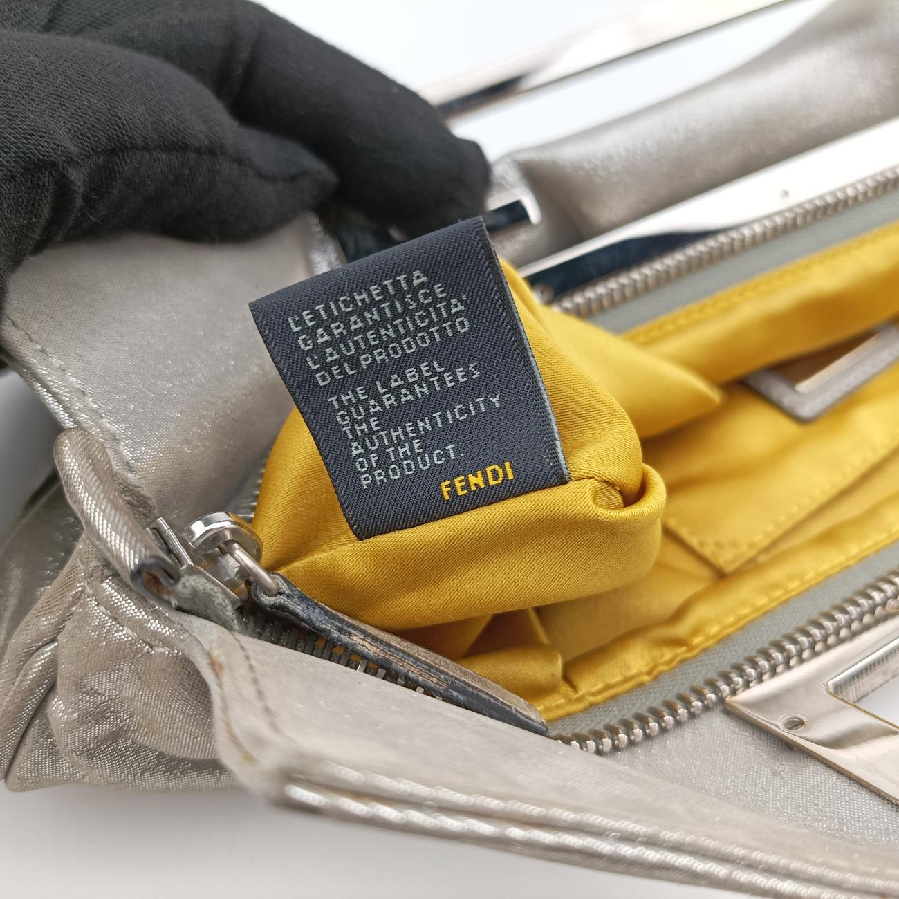 Logo Clutch Silver Leather 8BP041 2258~8BP041~BKL~098ロゴクラッチ シルバー レザー 8BP041 2258~8BP041~BKL~098