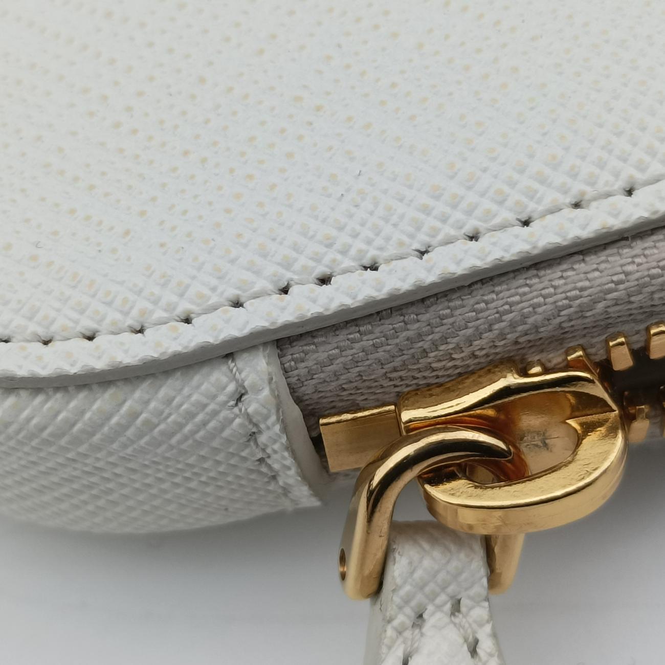 Triangle logo White Saffiano Leather 1DH030 85三角ロゴ ホワイト サフィアーノレザー 1DH030 85