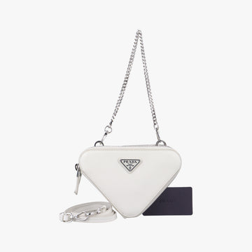 Triangle Logo Plate White SAFFIANO Leather 1NR015 234トライアングルロゴ ホワイト サフィアーノレザー 1NR015 234