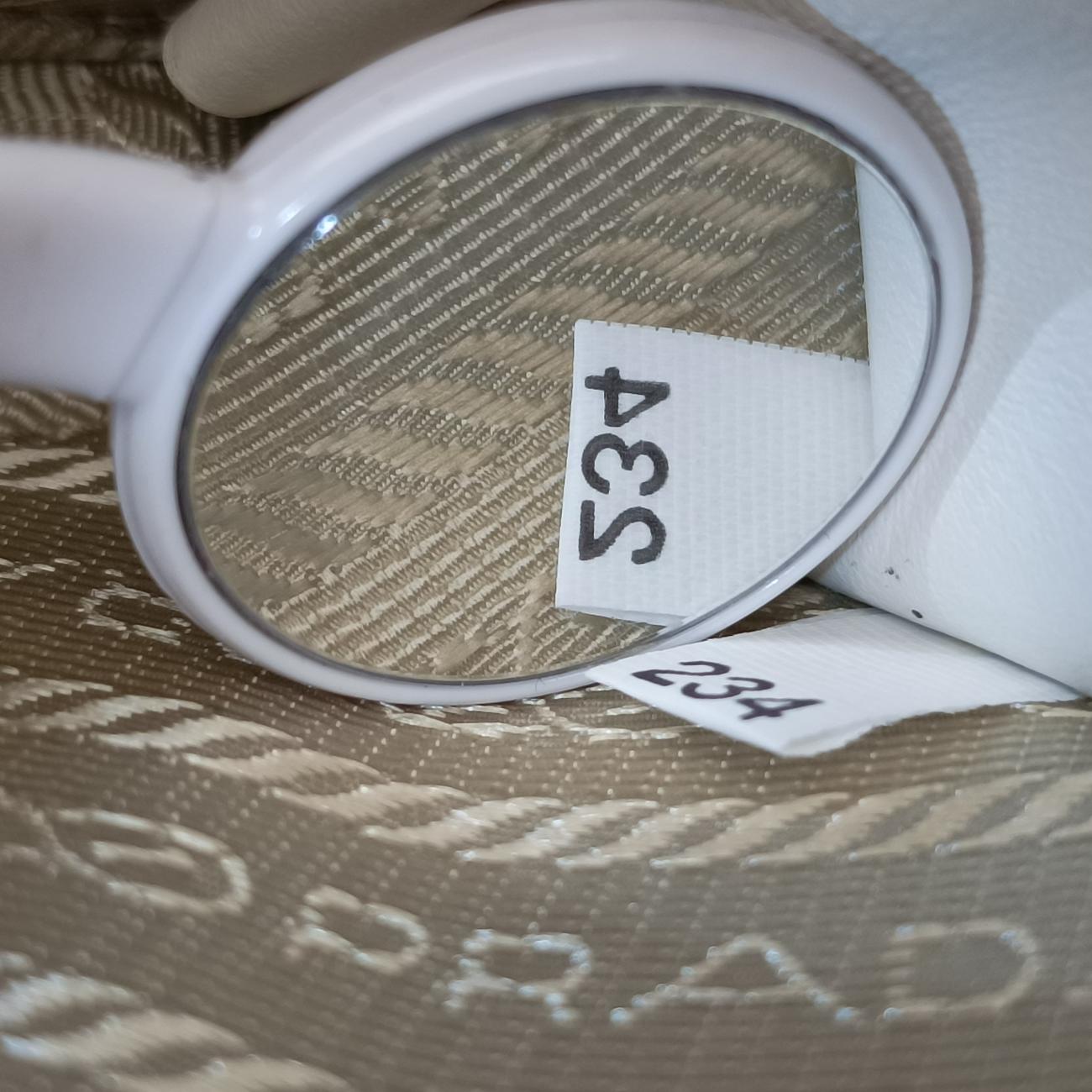 Triangle Logo Plate White SAFFIANO Leather 1NR015 234トライアングルロゴ ホワイト サフィアーノレザー 1NR015 234