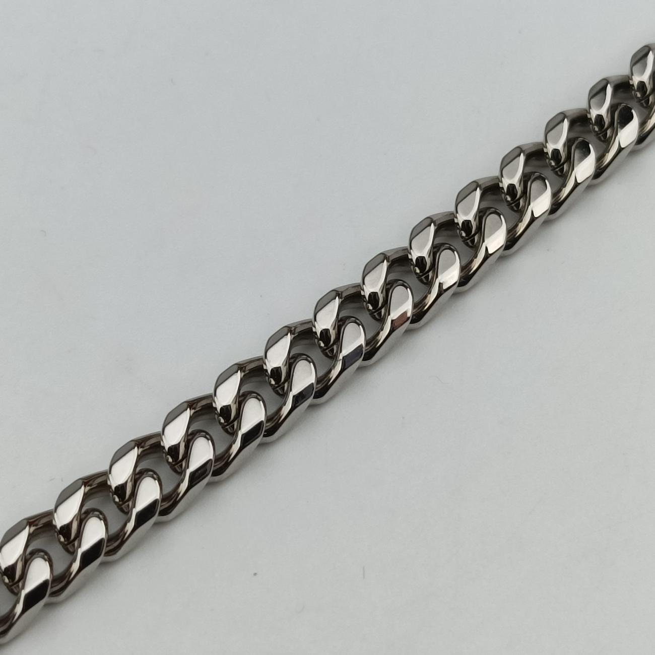 Triangle Logo Plate White SAFFIANO Leather 1NR015 234トライアングルロゴ ホワイト サフィアーノレザー 1NR015 234