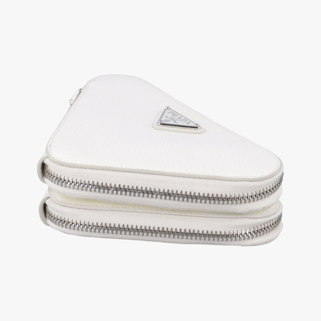 Triangle Logo Plate White SAFFIANO Leather 1NR015 234トライアングルロゴ ホワイト サフィアーノレザー 1NR015 234