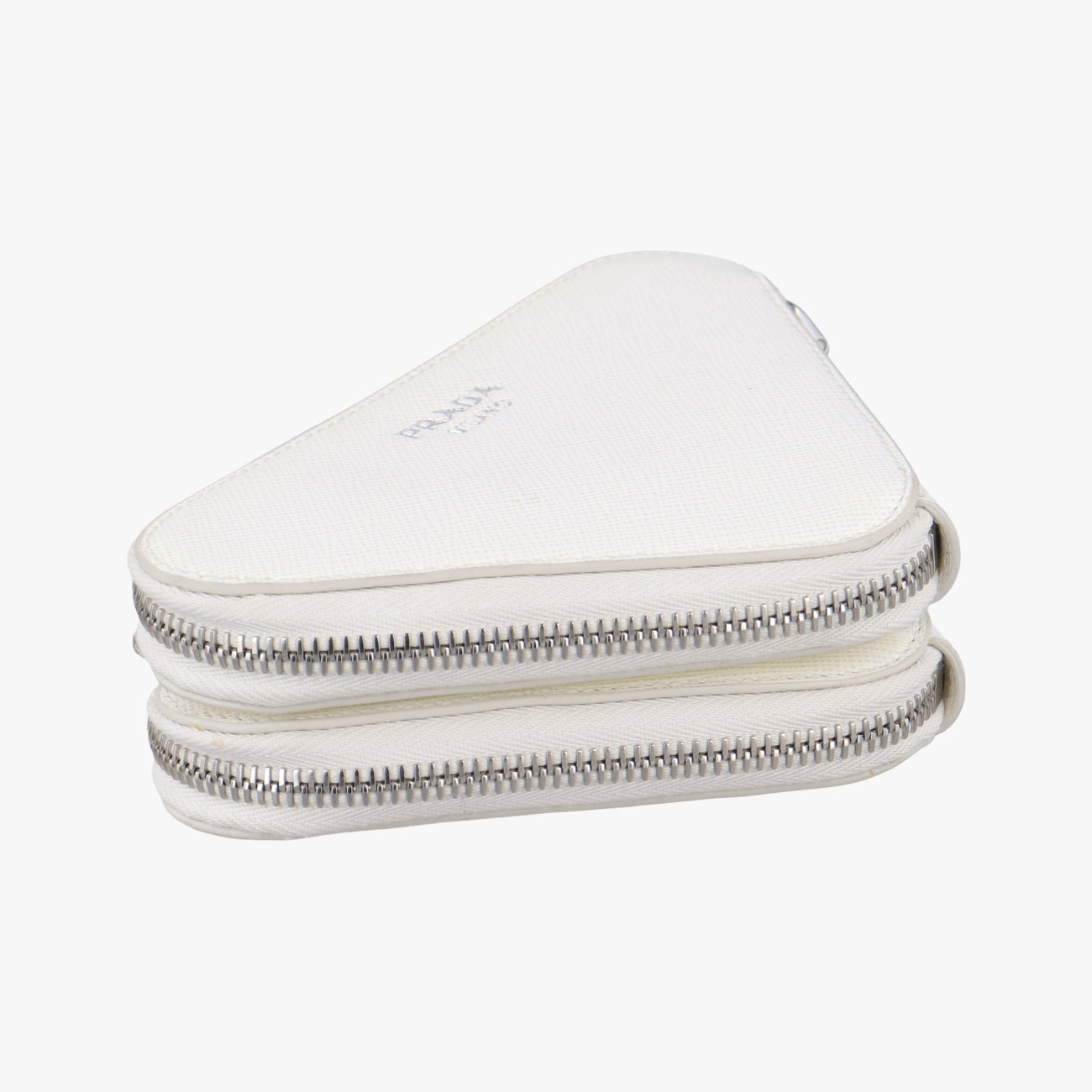 Triangle Logo Plate White SAFFIANO Leather 1NR015 234トライアングルロゴ ホワイト サフィアーノレザー 1NR015 234