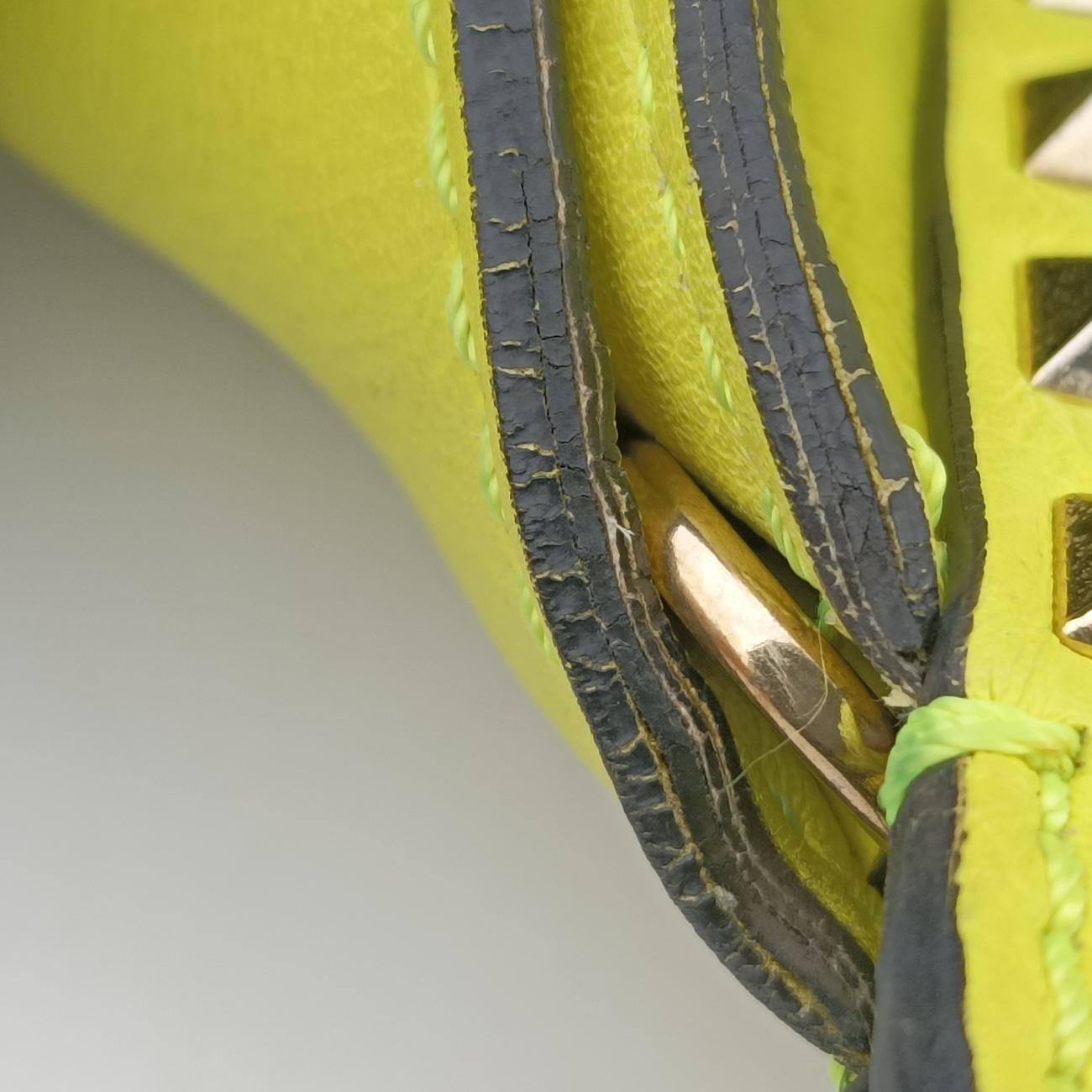 Rockstud Yellow Leather BS-G339BOL1ロックスタッズ イエロー レザー BS-G339BOL1