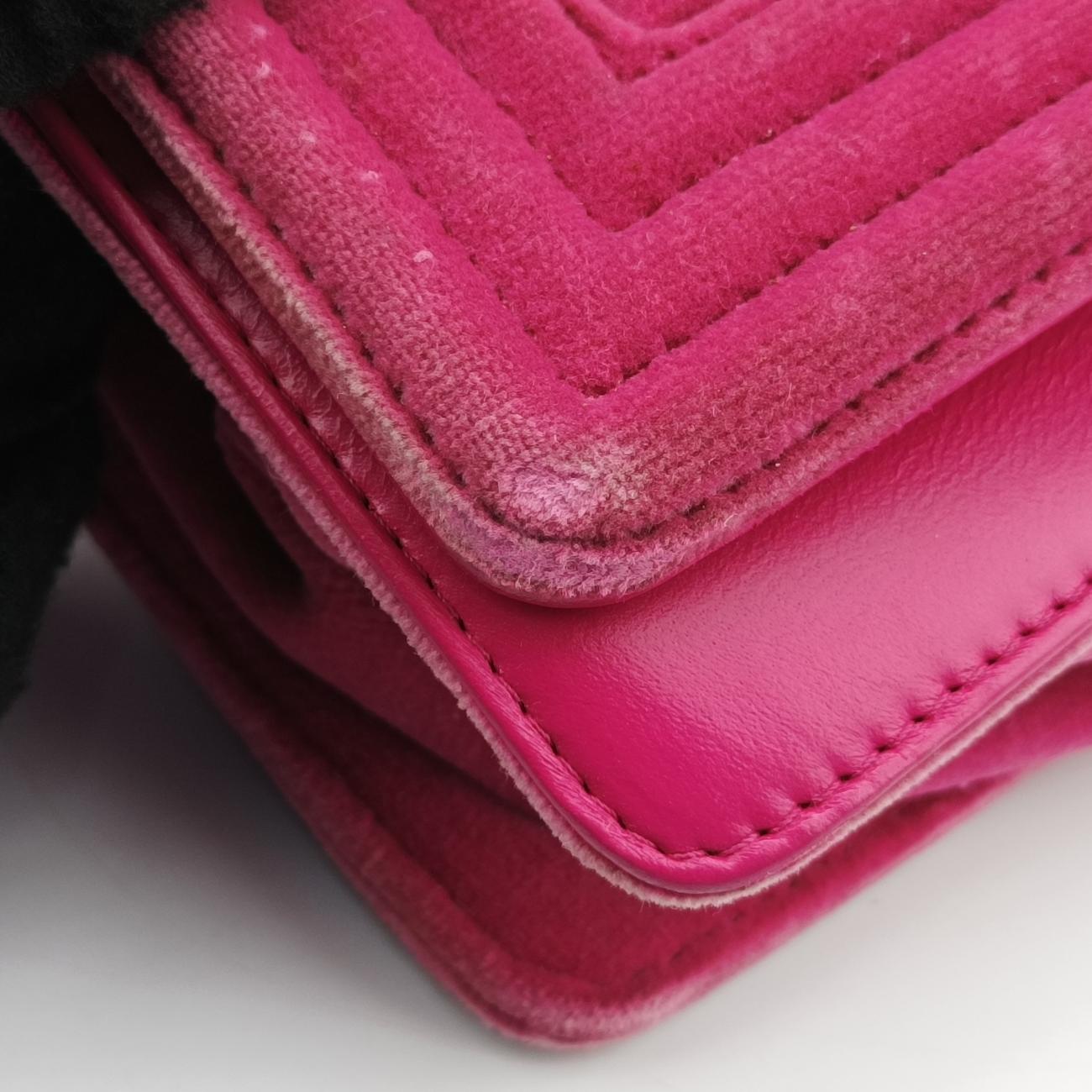 BOY CHANEL Rose velour A67416 18372057ボーイシャネル ローズ レッド ベロア A67416 18372057