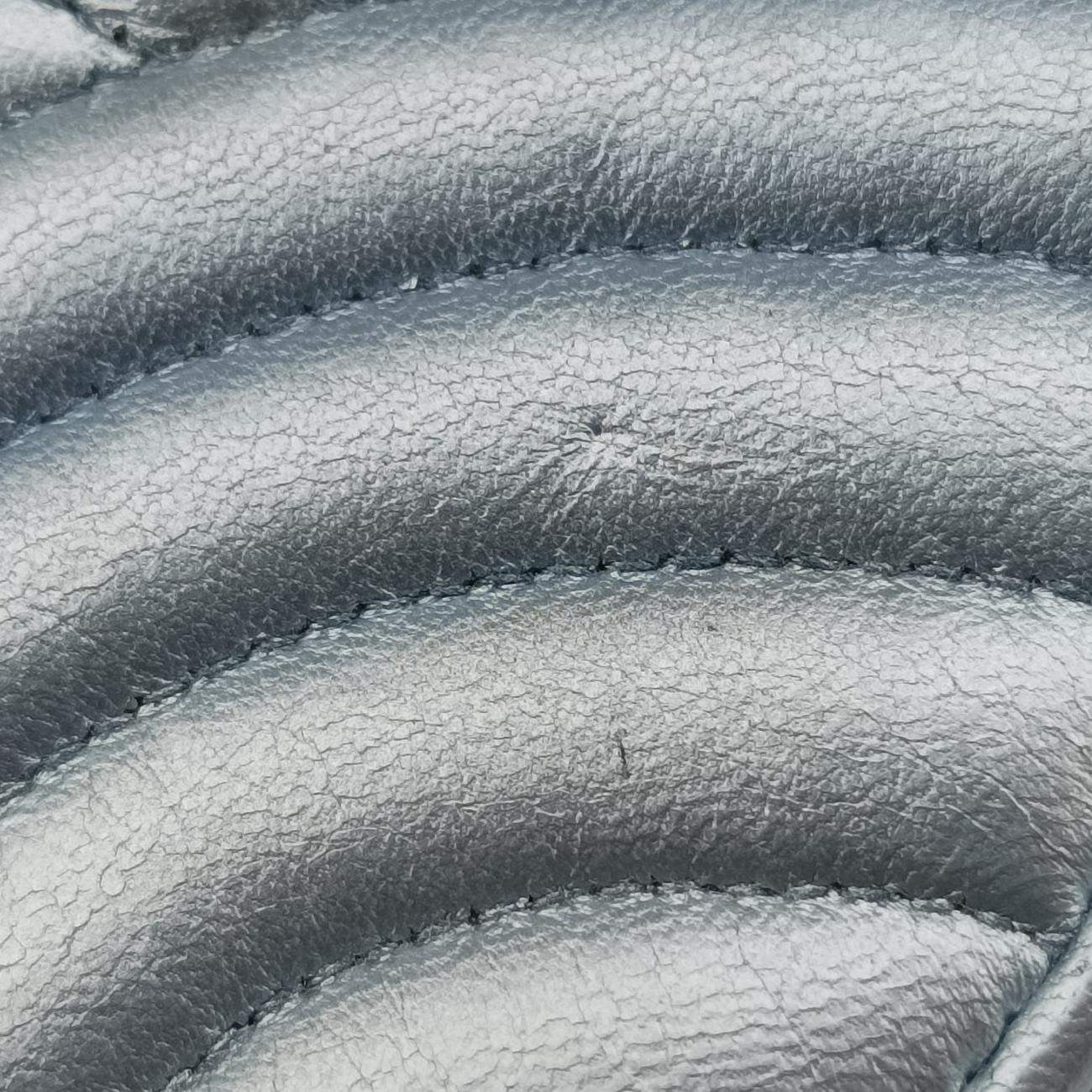 Metallic Nappa Stitching Diagramme Chain Iridescent Silver Leather 107 Fメタリックナッパステッチダイアグラムチェーン イルデセント シルバー レザー 107 F