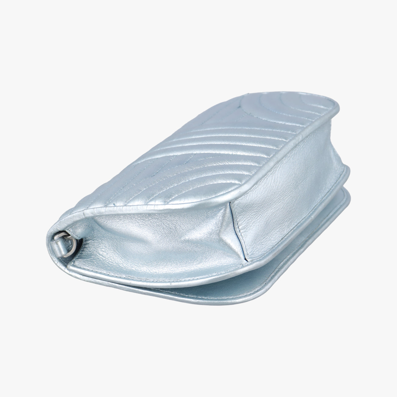 Metallic Nappa Stitching Diagramme Chain Iridescent Silver Leather 107 Fメタリックナッパステッチダイアグラムチェーン イルデセント シルバー レザー 107 F