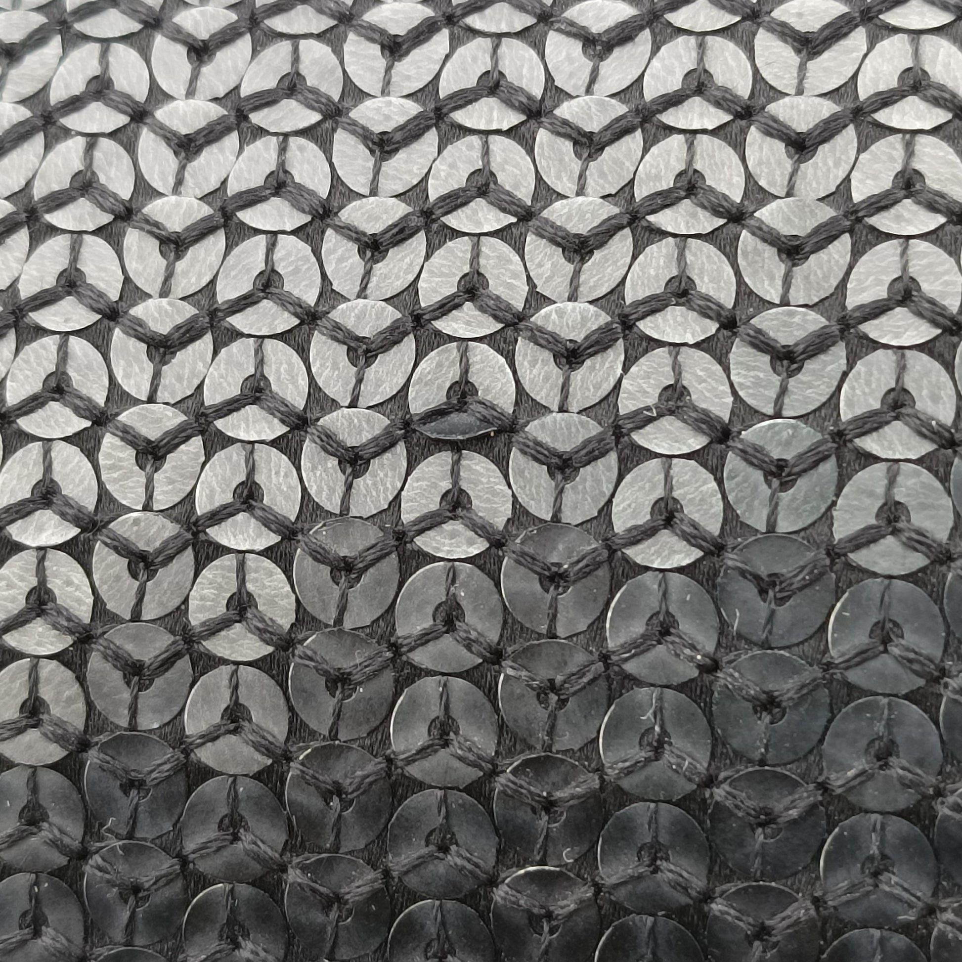 LV logo flap Noir sequins PL2186LVロゴフラップ ノワール スパンコール PL2186