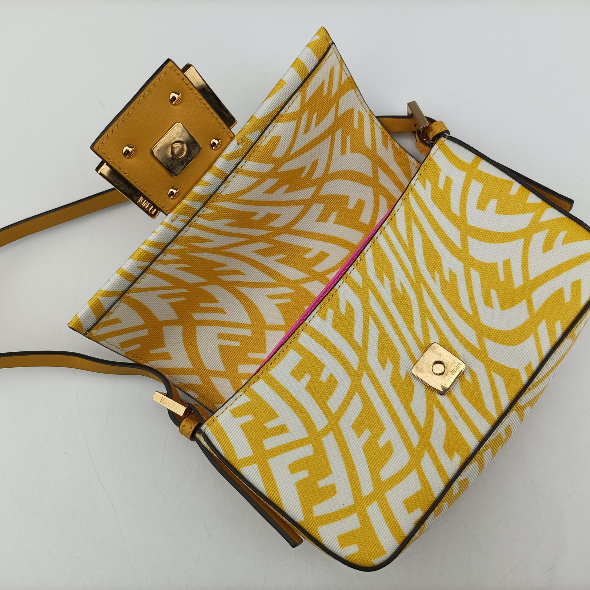 Vertigo Baguette Yellow x White x Beige PVC coated canvas 8BS049 8BS049-AFL1-218-1042ヴァーティゴ バゲット イエロー×ホワイト×ベージュ PVCコーティングキャンバス 8BS049 8BS049-AFL1-218-1042