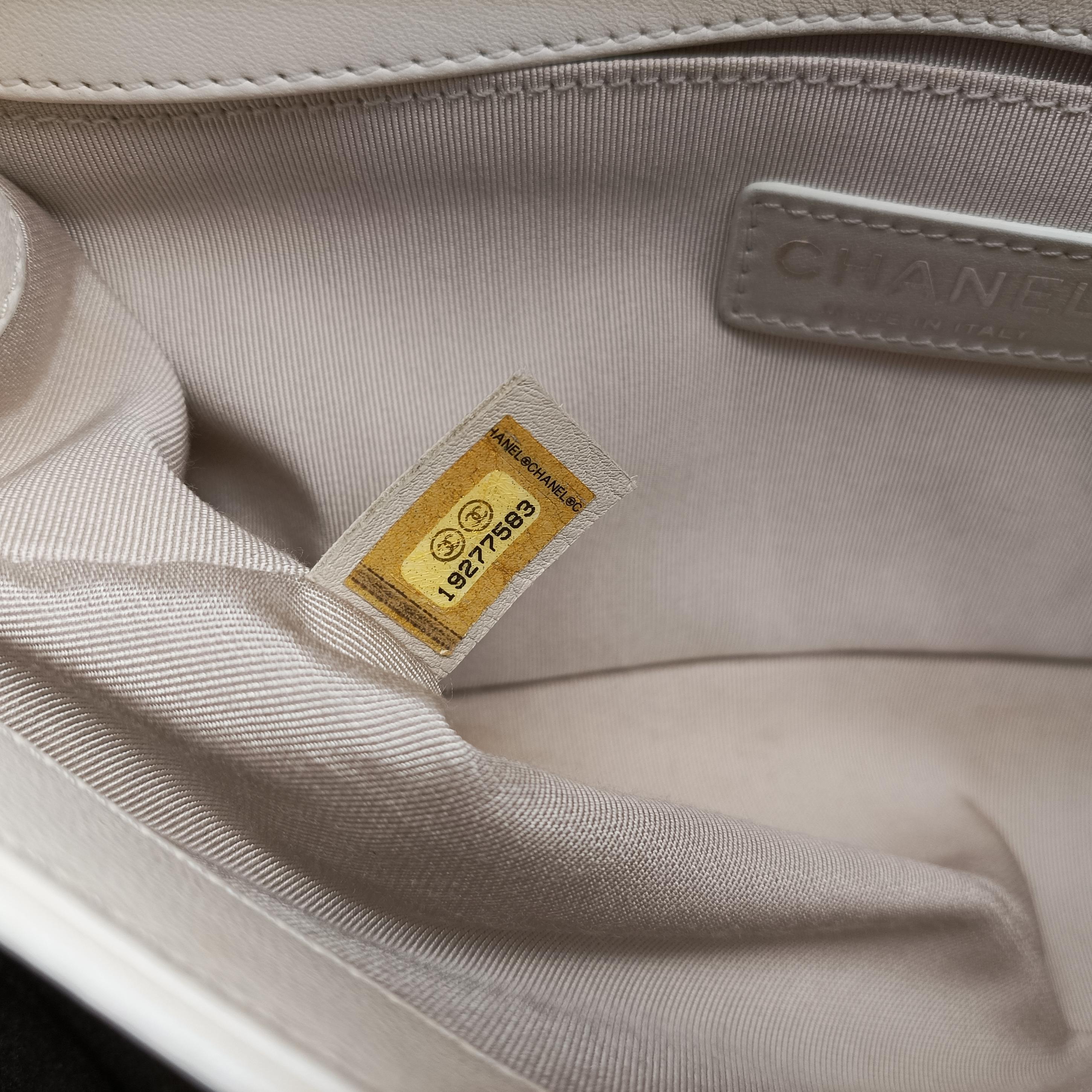 BOY CHANEL White Leather A67086 19277583ボーイシャネル ホワイト レザー A67086 19277583