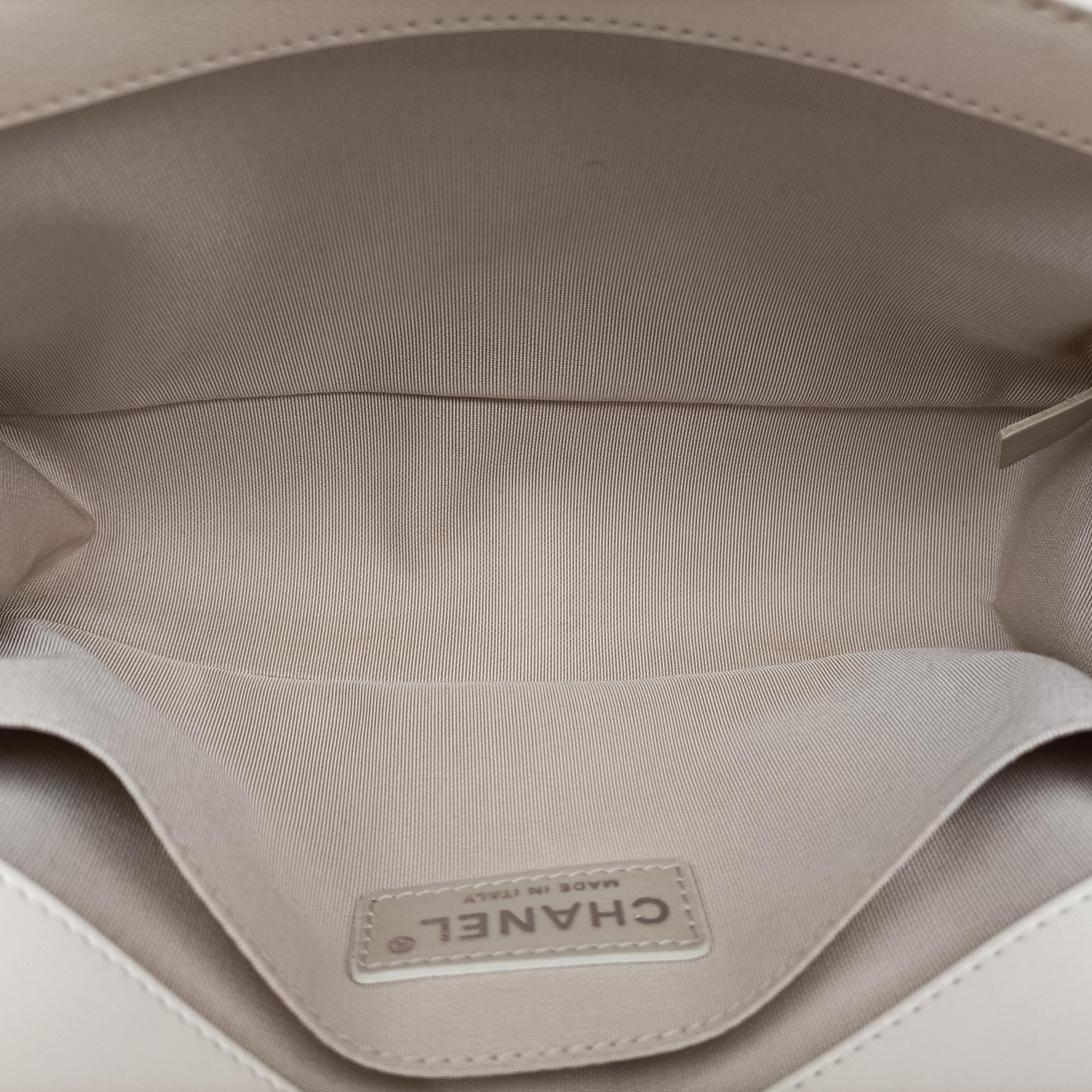 BOY CHANEL White Leather A67086 19277583ボーイシャネル ホワイト レザー A67086 19277583