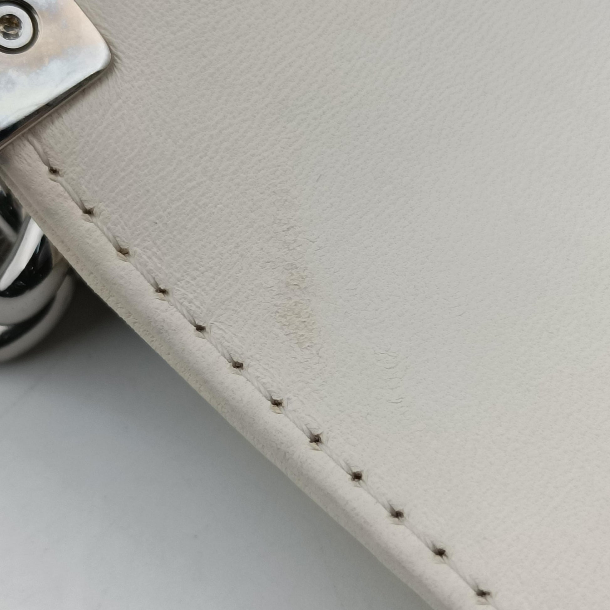 BOY CHANEL White Leather A67086 19277583ボーイシャネル ホワイト レザー A67086 19277583