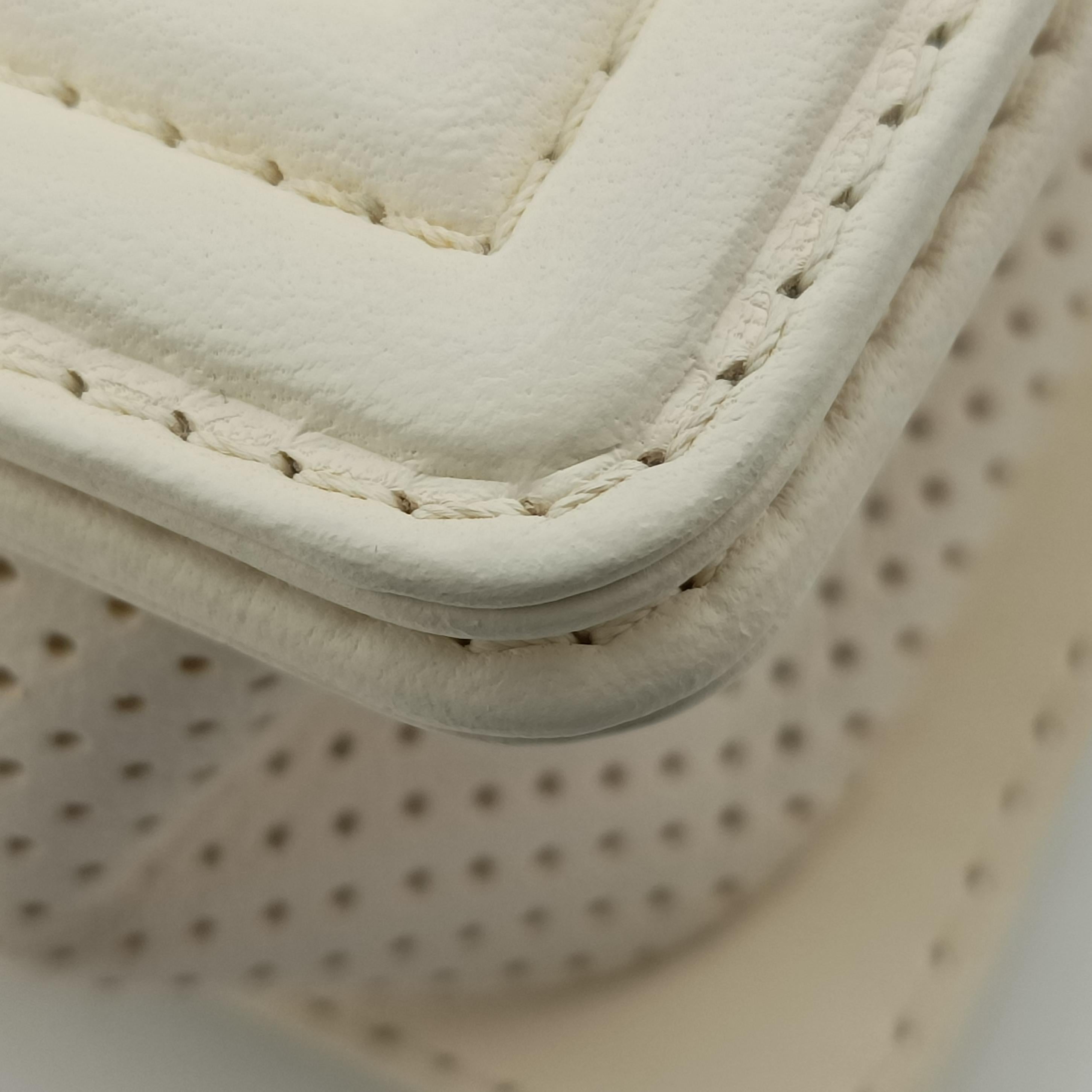 BOY CHANEL White Leather A67086 19277583ボーイシャネル ホワイト レザー A67086 19277583