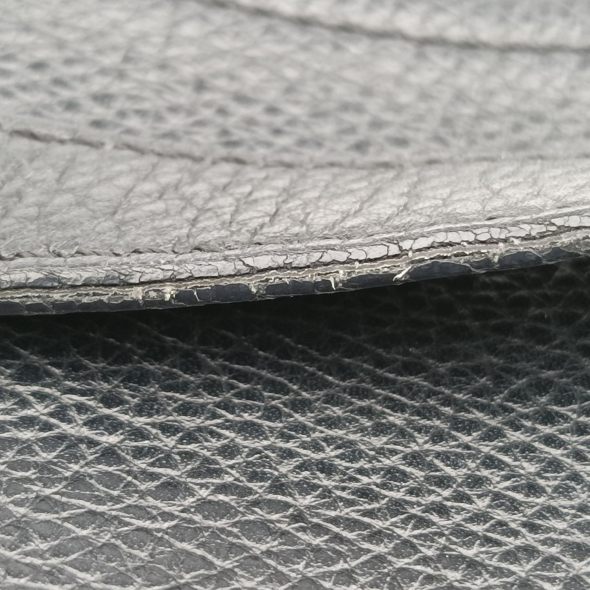 Logo Charm Mini Black leather 08-BO-0026ロゴチャームミニ ブラック レザー 08-BO-0026