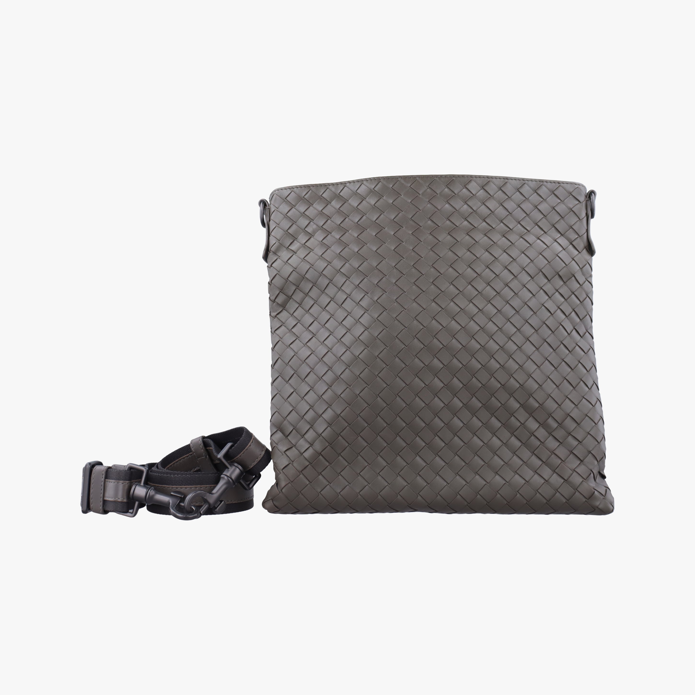 Intrecciato Grey lambskin B01078387Fイントレチャート グレー ラムスキン B01078387F