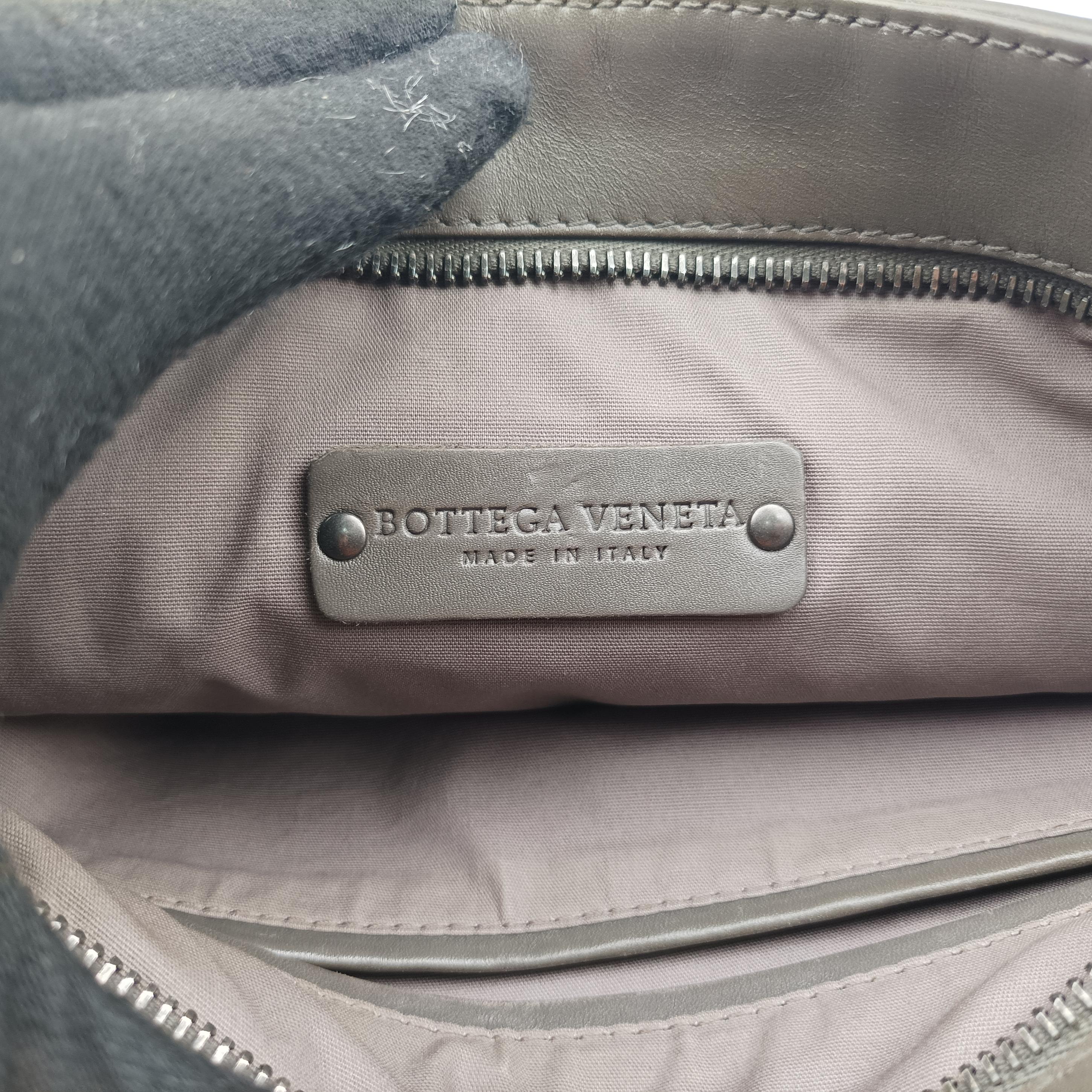 Intrecciato Grey lambskin B01078387Fイントレチャート グレー ラムスキン B01078387F