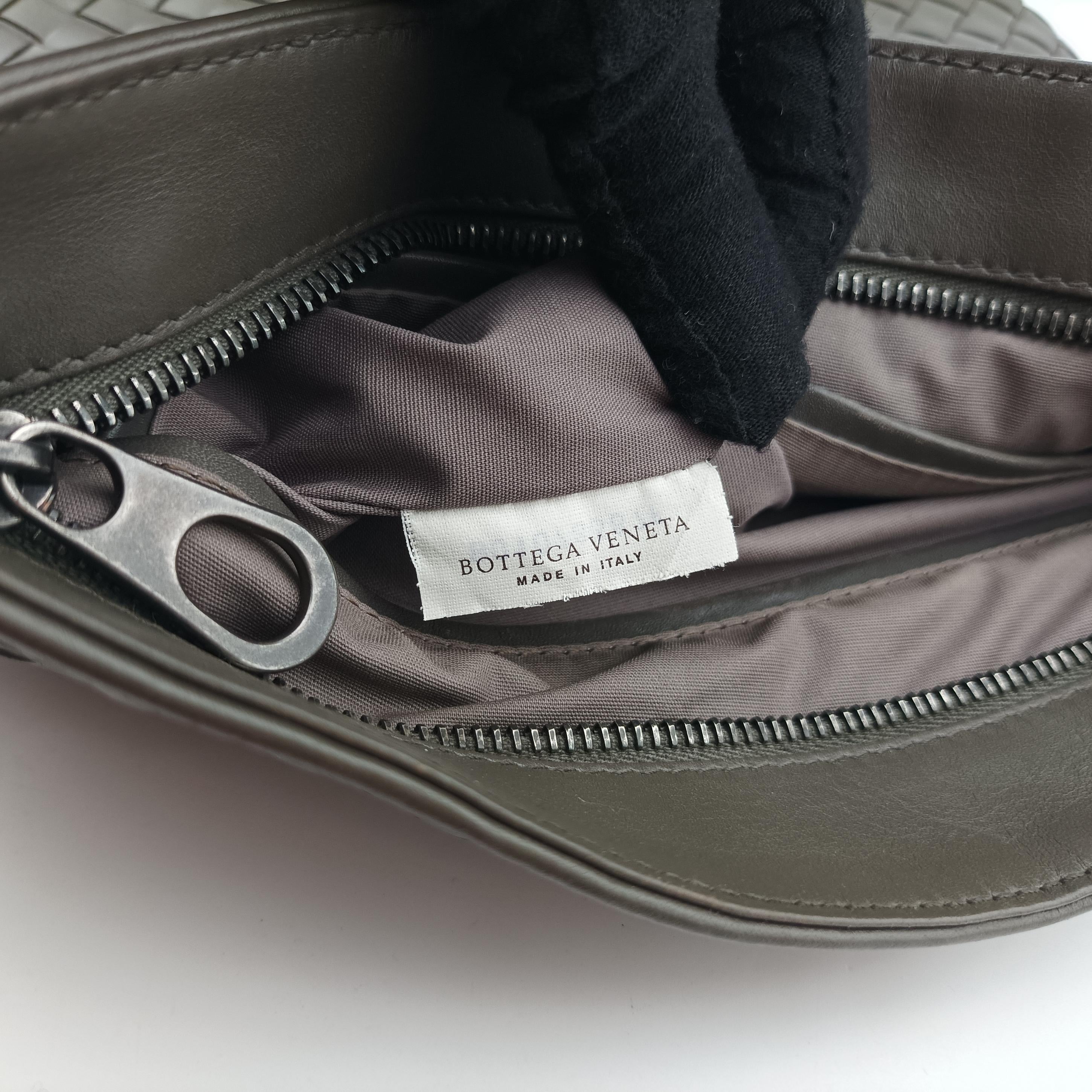 Intrecciato Grey lambskin B01078387Fイントレチャート グレー ラムスキン B01078387F