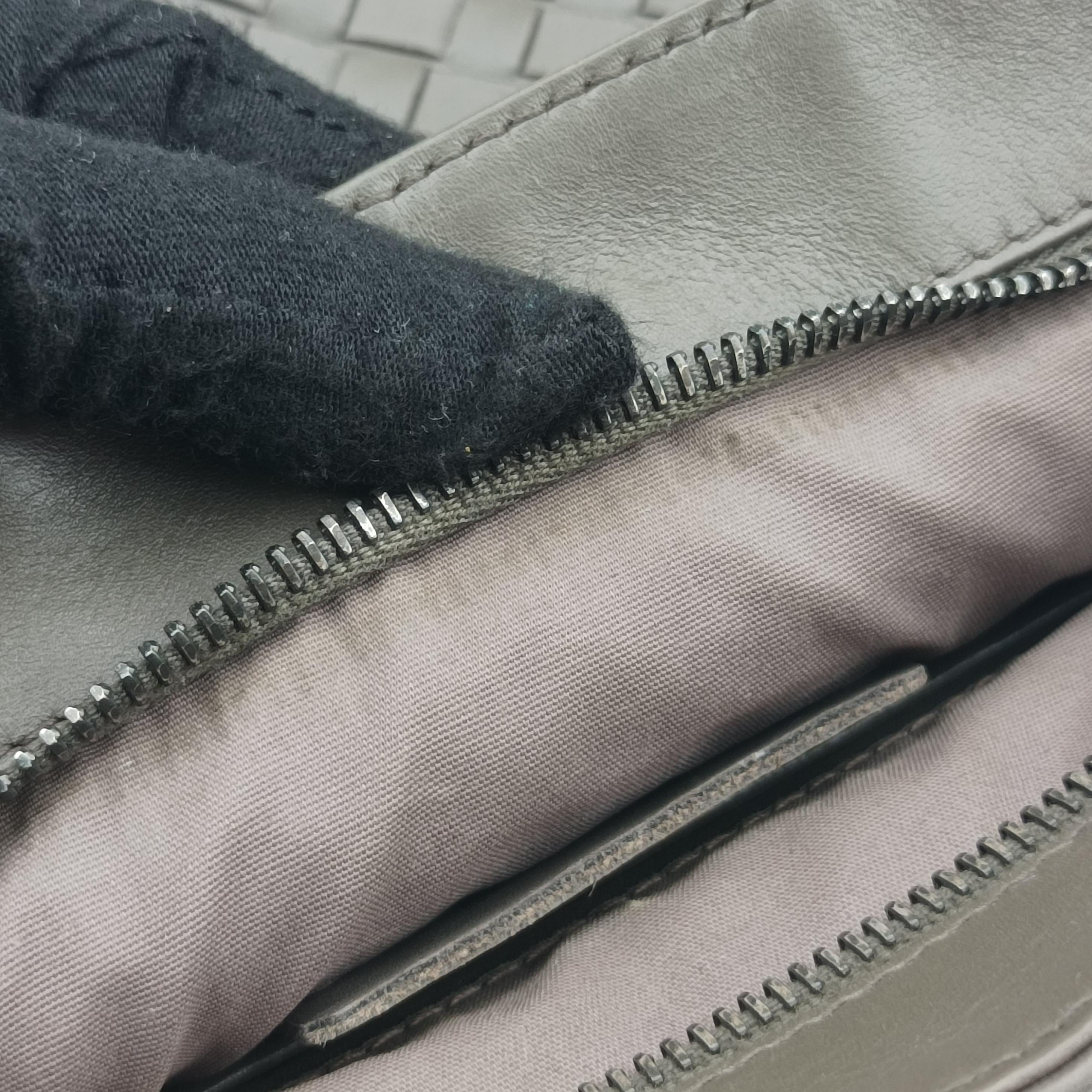 Intrecciato Grey lambskin B01078387Fイントレチャート グレー ラムスキン B01078387F