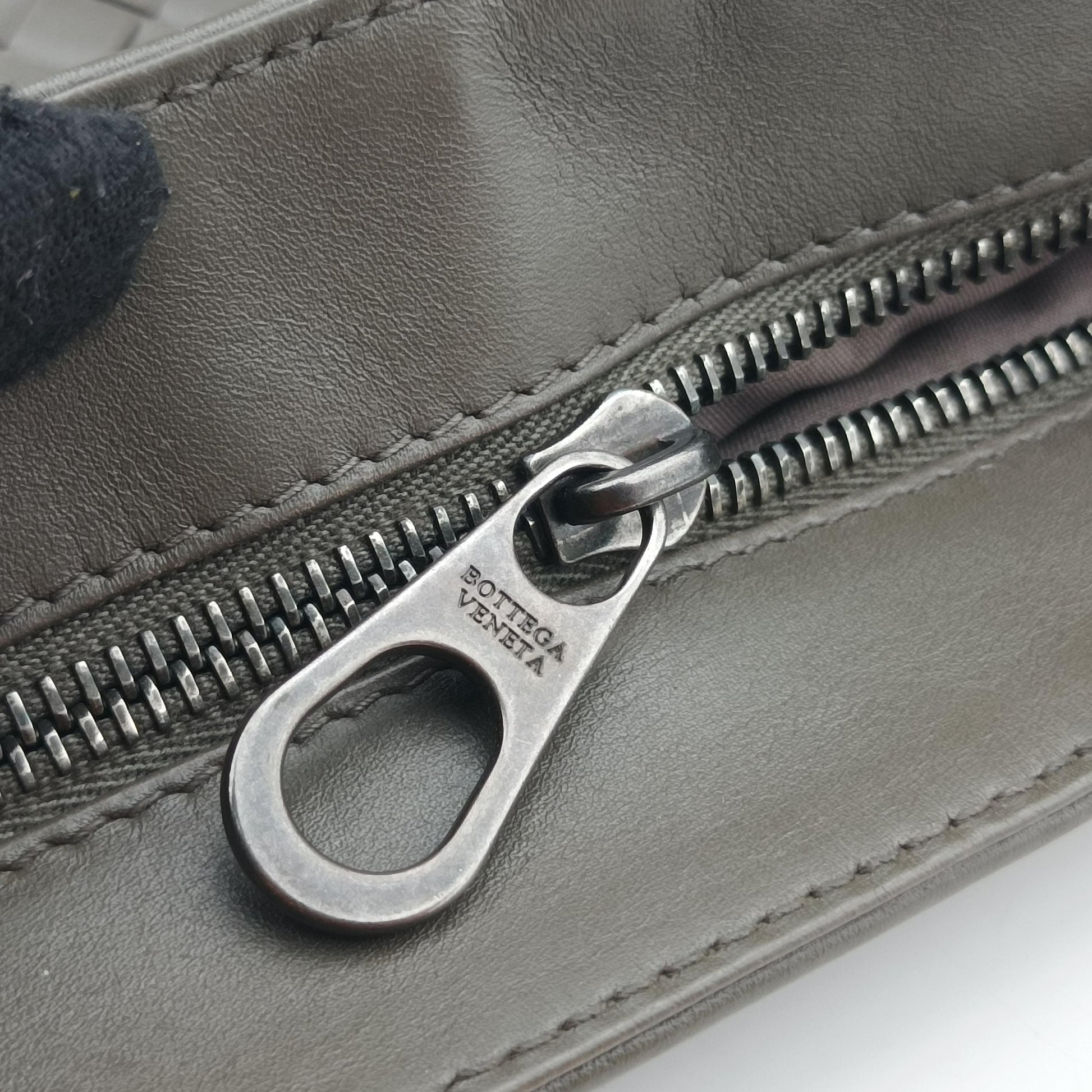 Intrecciato Grey lambskin B01078387Fイントレチャート グレー ラムスキン B01078387F