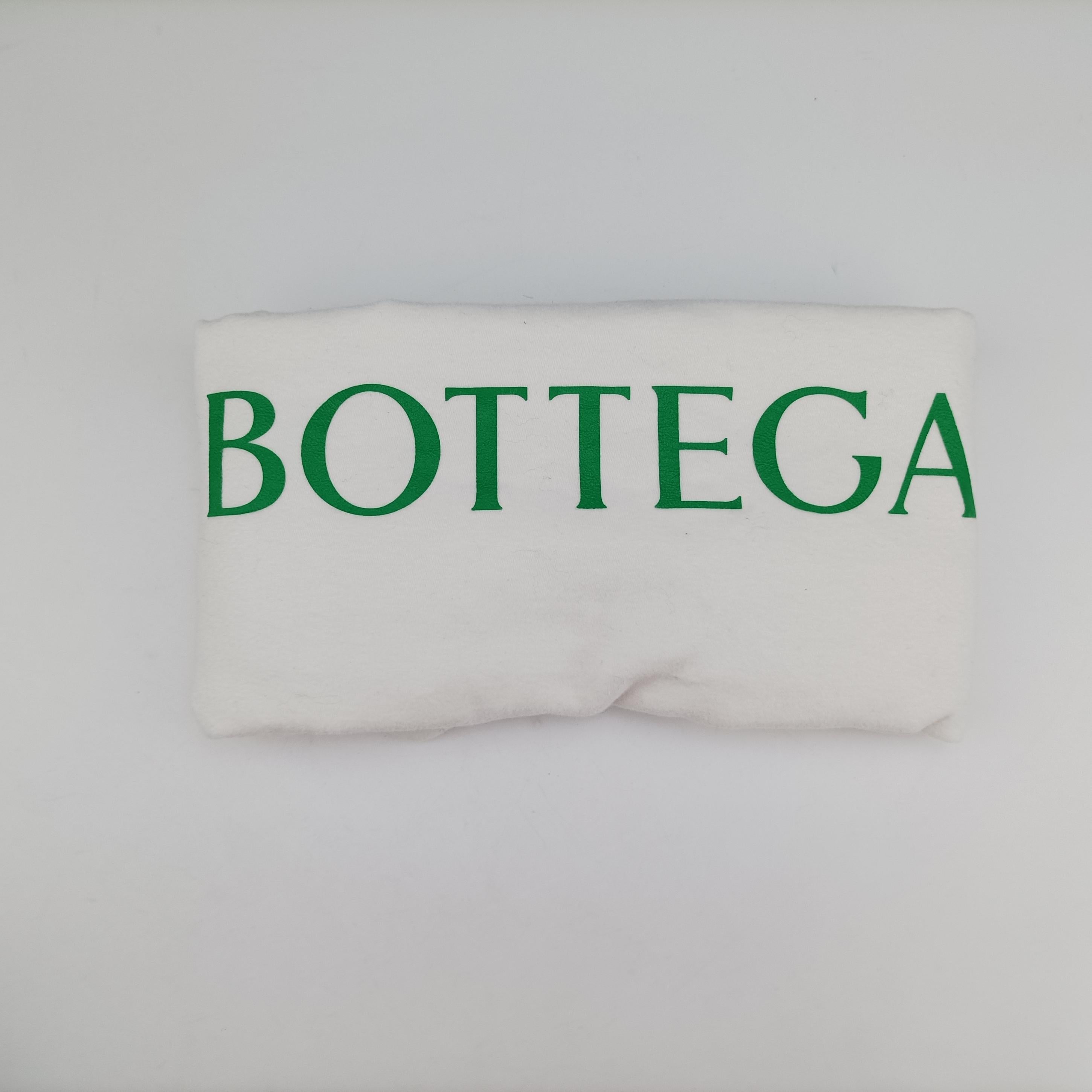 The Chain Pouch Beige lambskin B09713771Dザ チェーン ポーチ ベージュ ラムスキン B09713771D