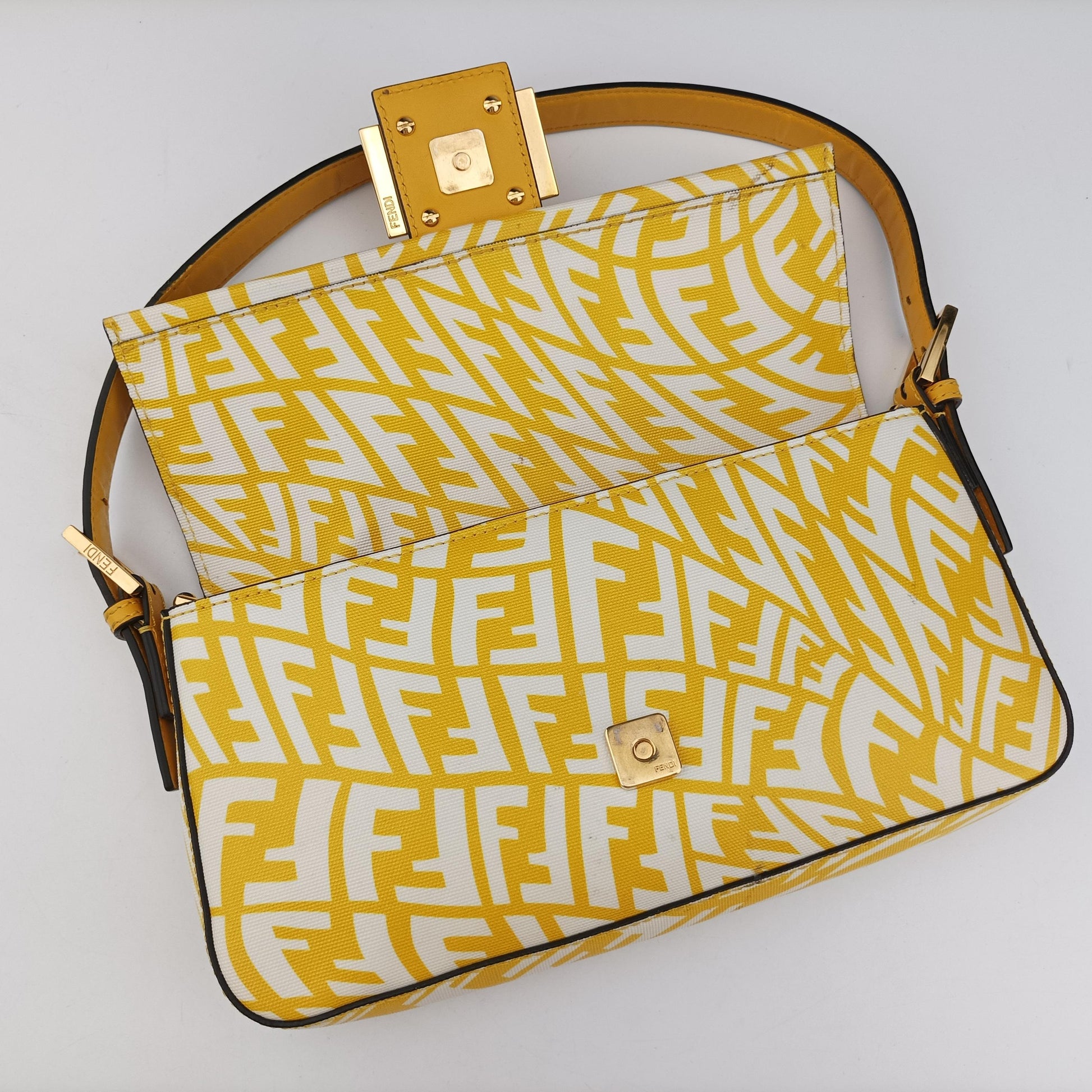 BAGUETTE Yellow×White PVC coated canvas 8BR792 8BR792-AFL1-218-0189バケット イエロー×ホワイト PVCコーティングキャンバス 8BR792 8BR792-AFL1-218-0189