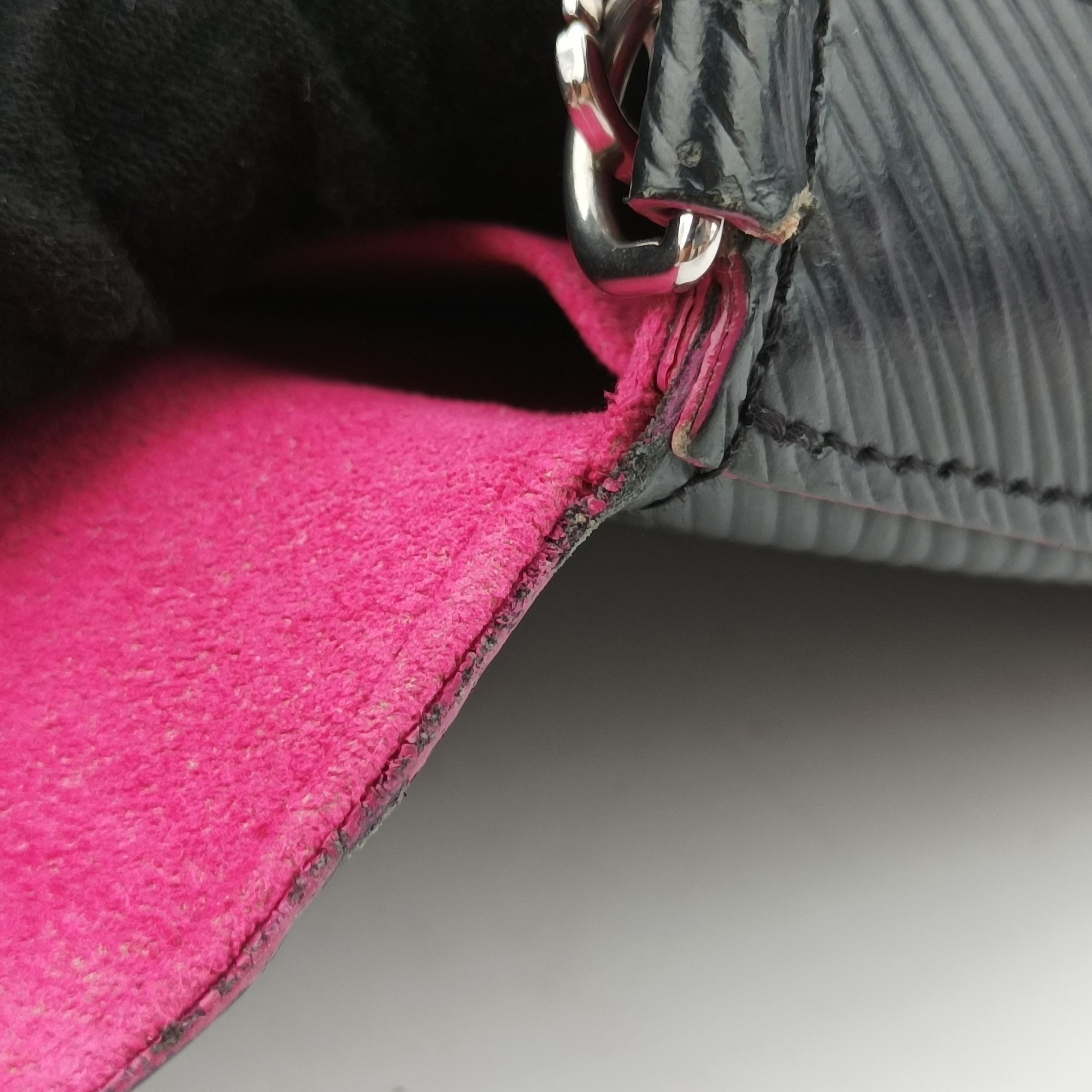 Pochette FéLICIE Noir×hot pink EPI M64579 TJ2187ポシェット フェリシー ノワール×ホットピンク エピ M64579 TJ2187