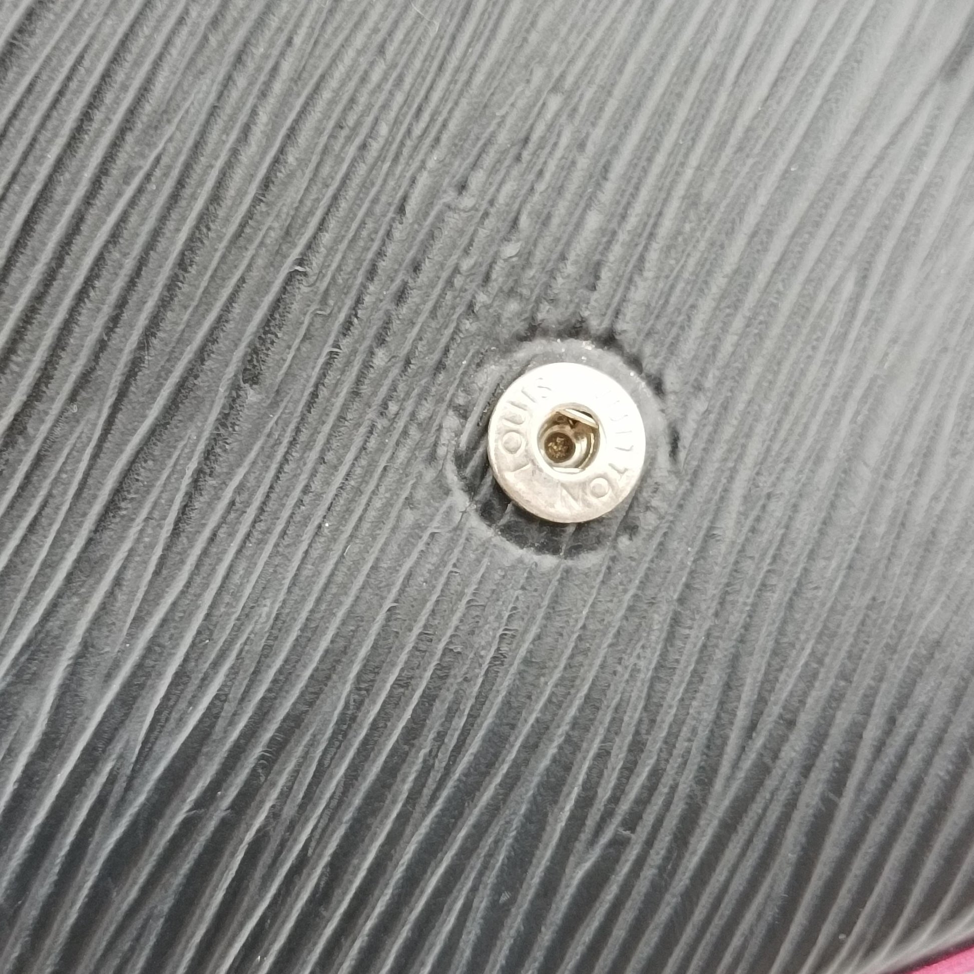 Pochette FéLICIE Noir×hot pink EPI M64579 TJ2187ポシェット フェリシー ノワール×ホットピンク エピ M64579 TJ2187