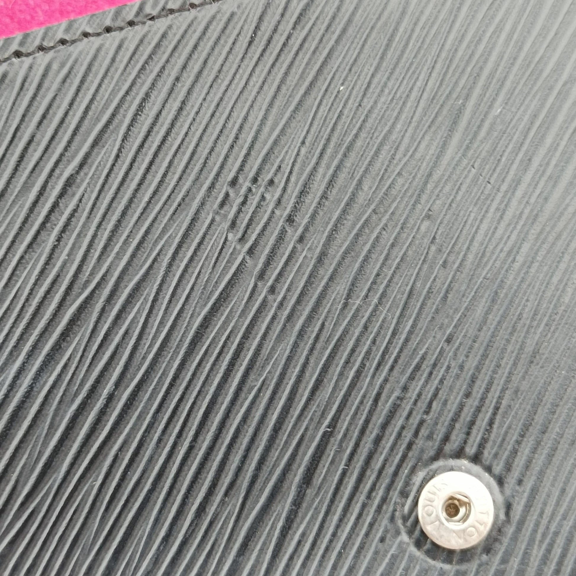 Pochette FéLICIE Noir×hot pink EPI M64579 TJ2187ポシェット フェリシー ノワール×ホットピンク エピ M64579 TJ2187