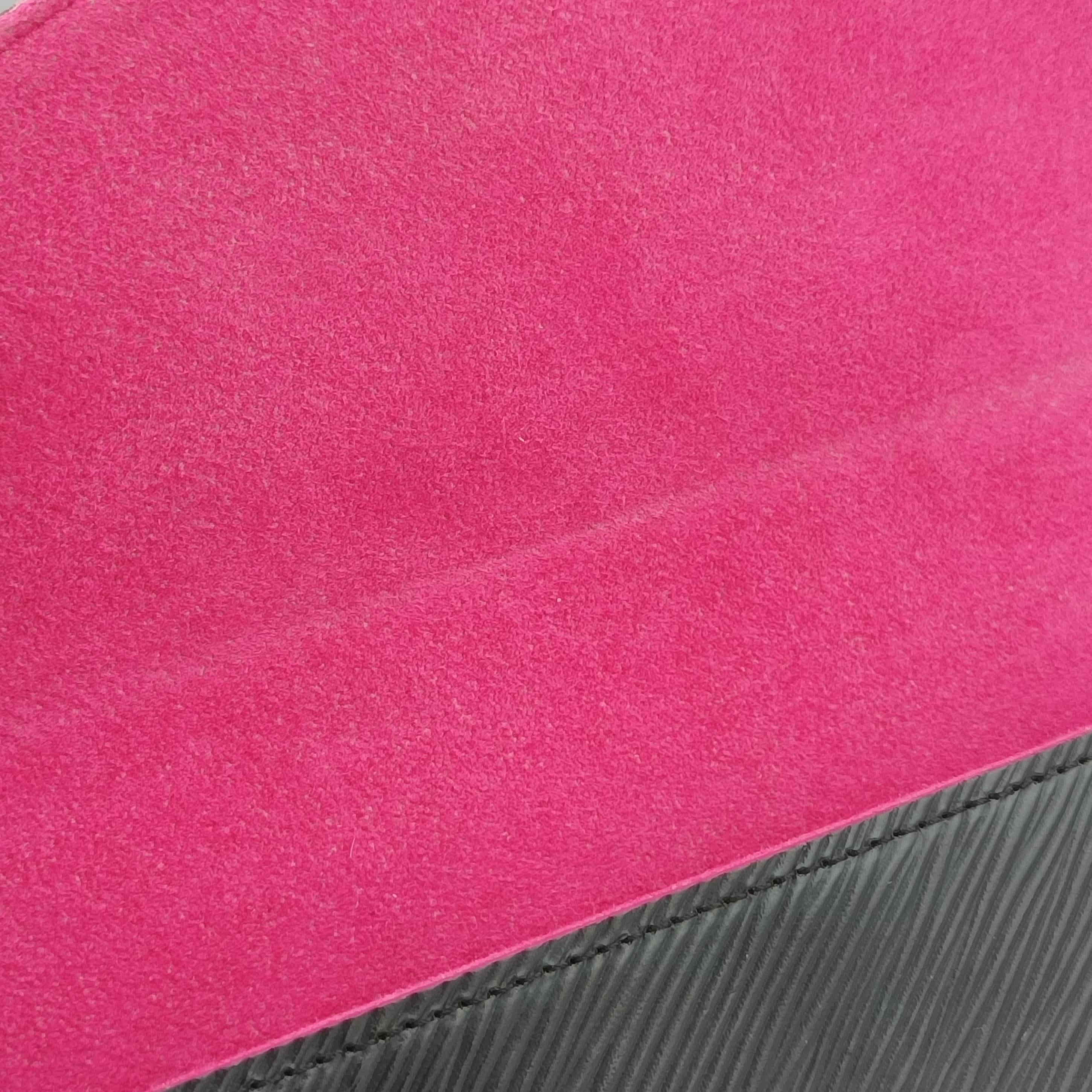 Pochette FéLICIE Noir×hot pink EPI M64579 TJ2187ポシェット フェリシー ノワール×ホットピンク エピ M64579 TJ2187