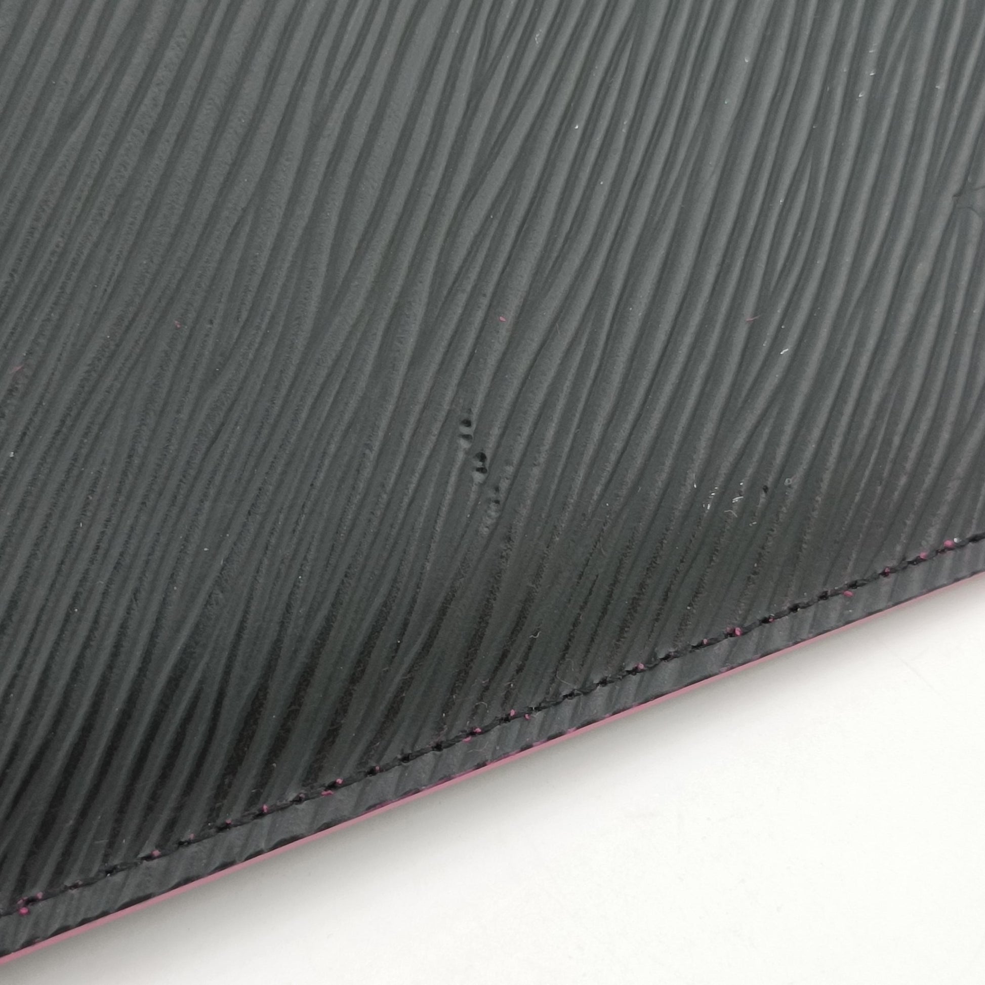 Pochette FéLICIE Noir×hot pink EPI M64579 TJ2187ポシェット フェリシー ノワール×ホットピンク エピ M64579 TJ2187