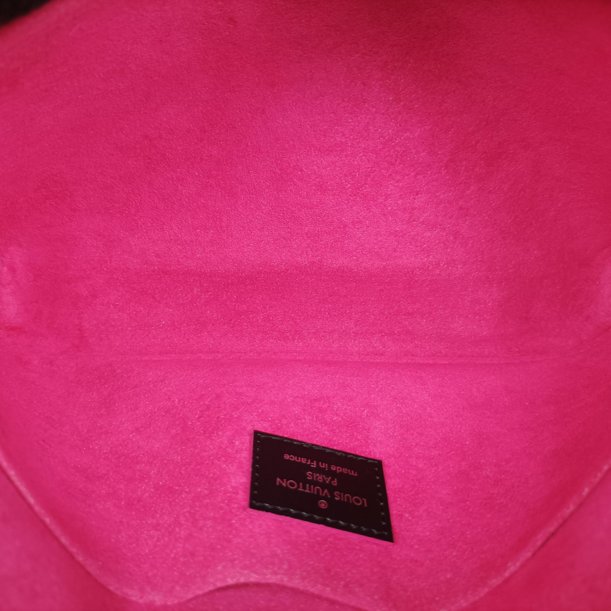 Pochette FéLICIE Noir×hot pink EPI M64579 TJ2187ポシェット フェリシー ノワール×ホットピンク エピ M64579 TJ2187