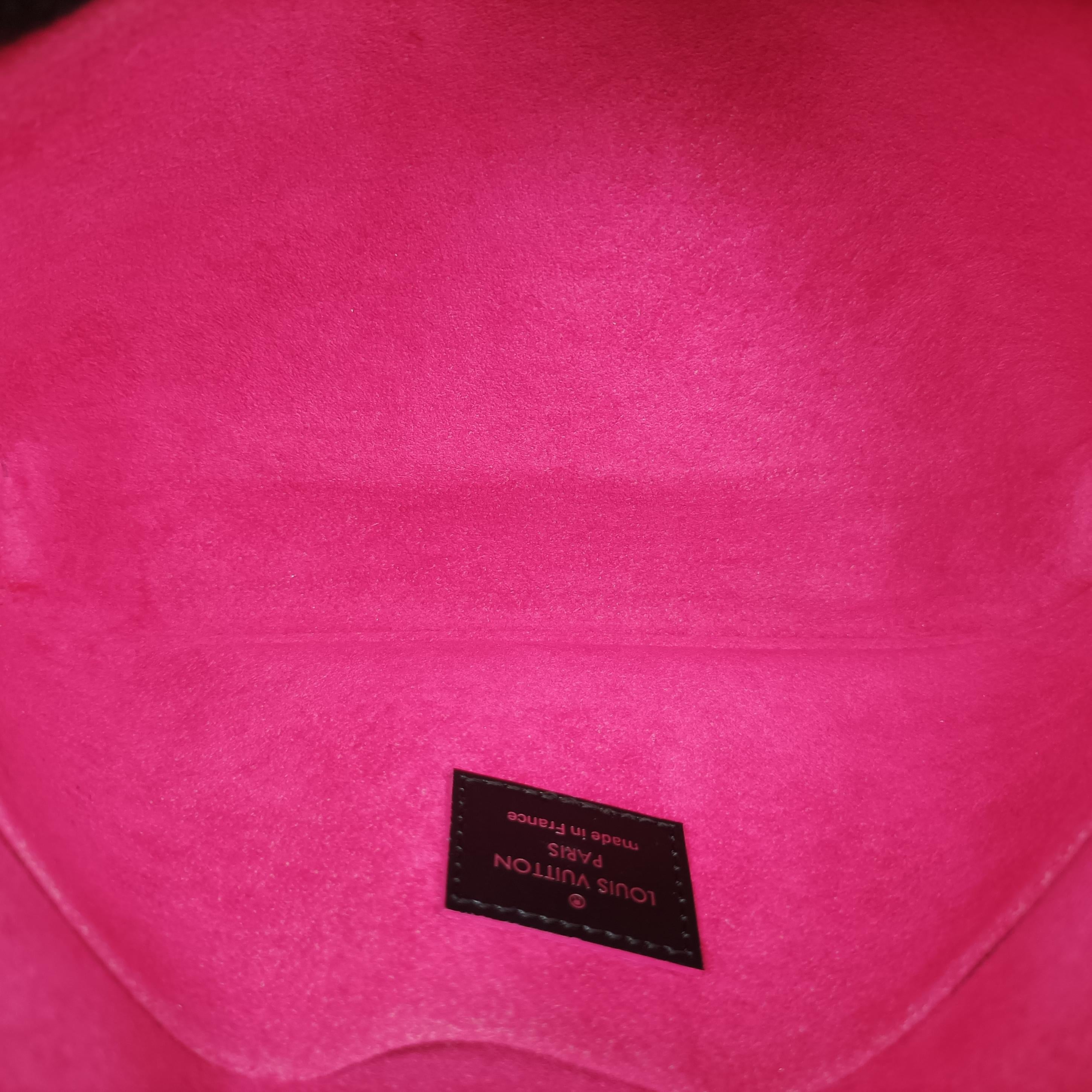 Pochette FéLICIE Noir×hot pink EPI M64579 TJ2187ポシェット フェリシー ノワール×ホットピンク エピ M64579 TJ2187