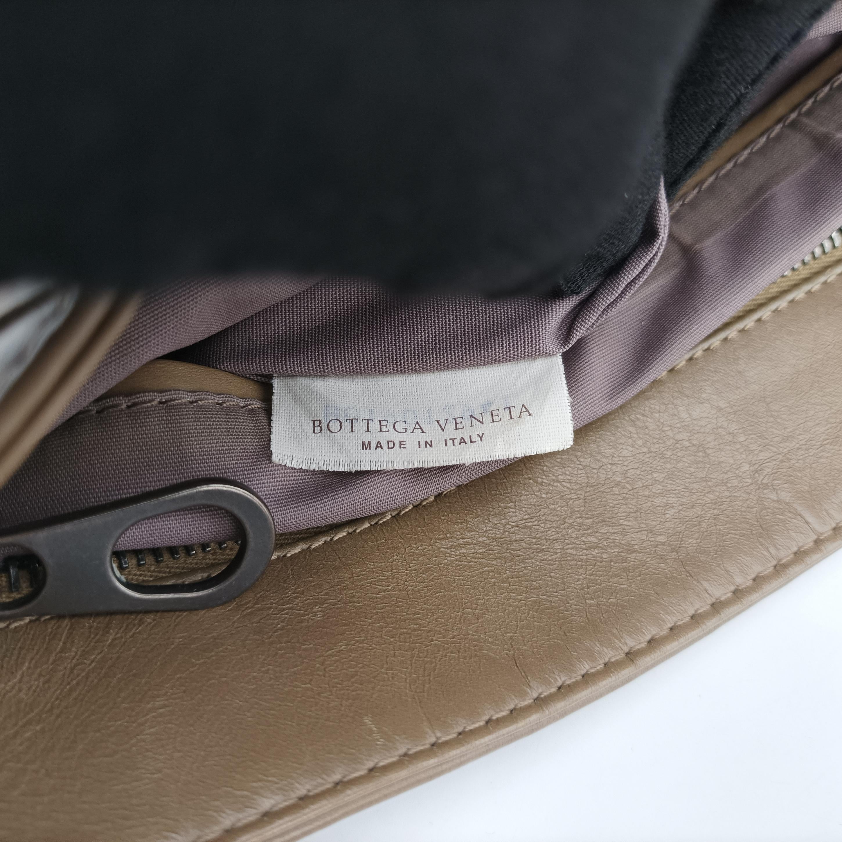 Intrecciato khaki lambskin B01901294Iイントレチャート カーキ ラムスキン B01901294I