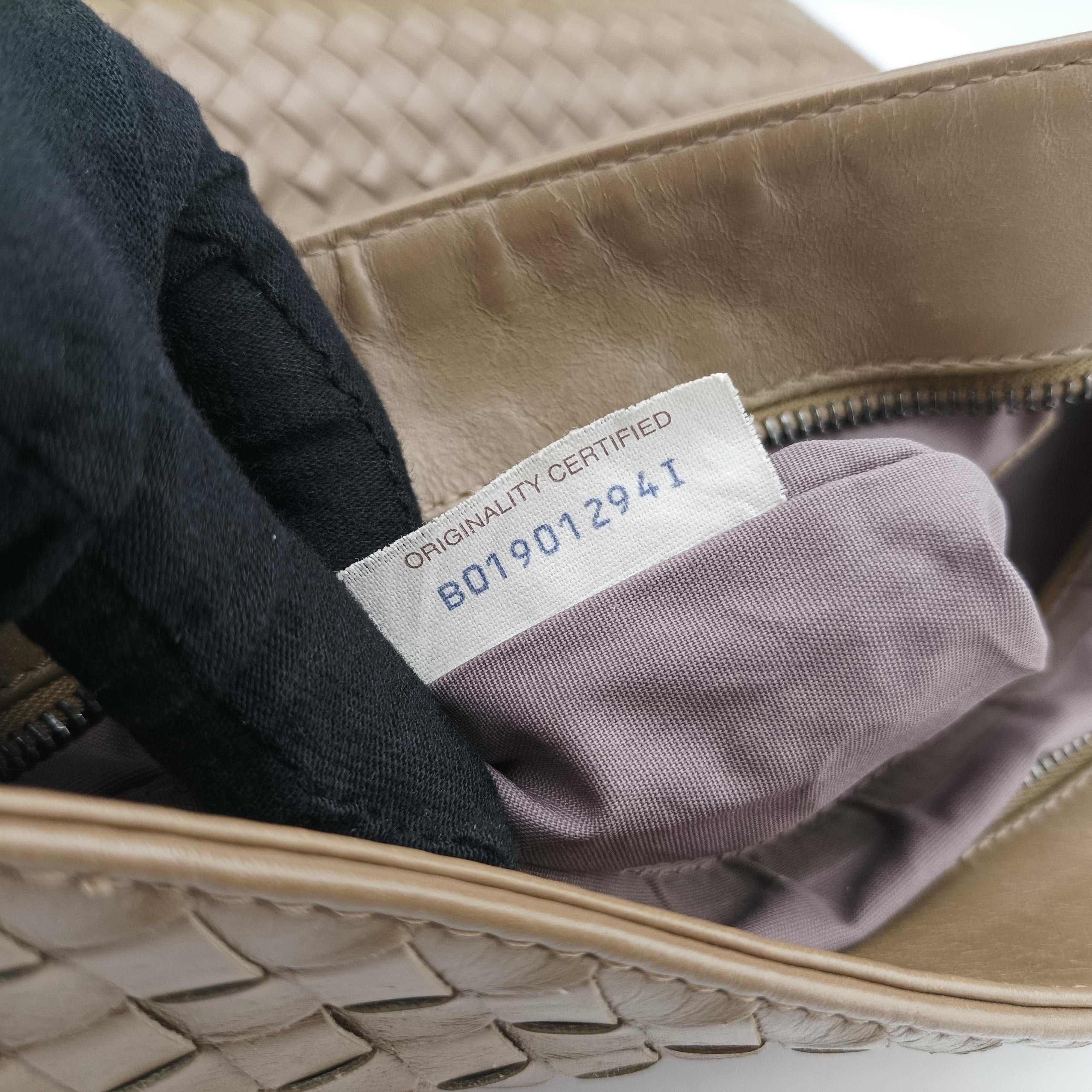 Intrecciato khaki lambskin B01901294Iイントレチャート カーキ ラムスキン B01901294I