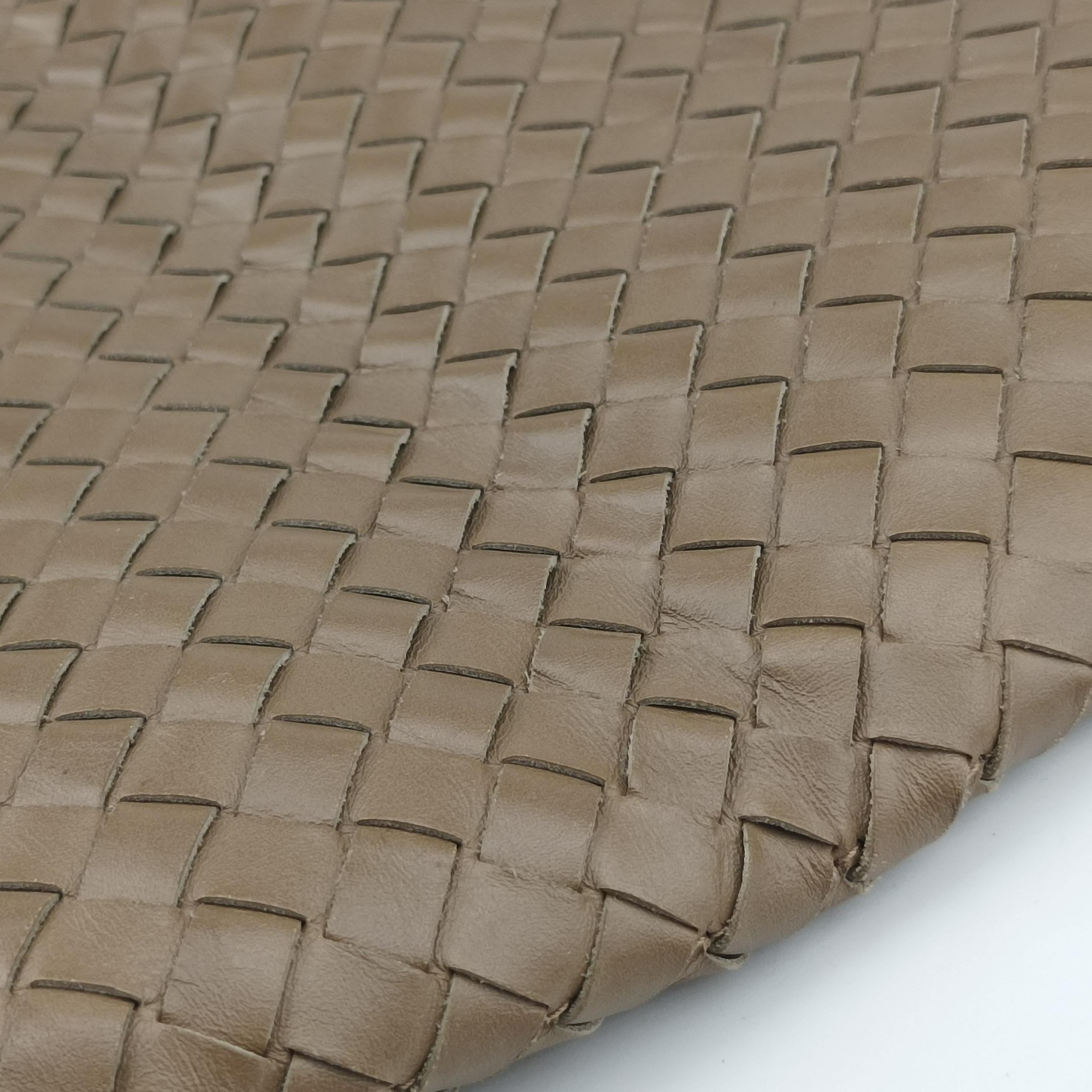 Intrecciato khaki lambskin B01901294Iイントレチャート カーキ ラムスキン B01901294I