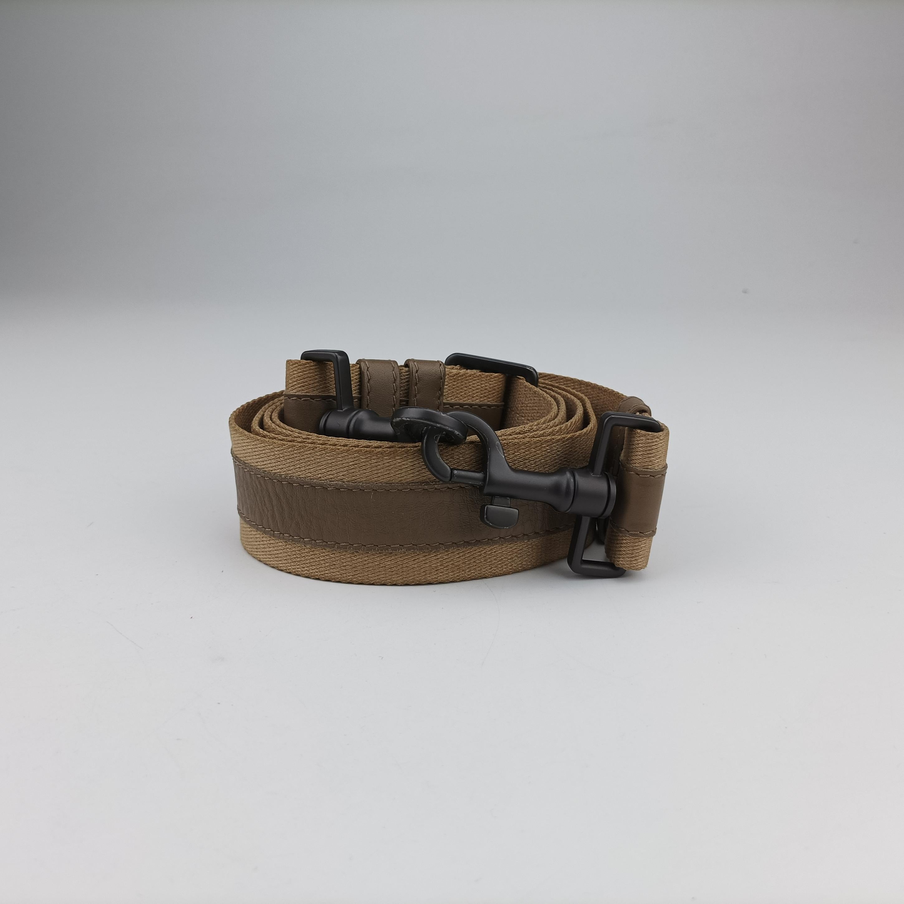 Intrecciato khaki lambskin B01901294Iイントレチャート カーキ ラムスキン B01901294I