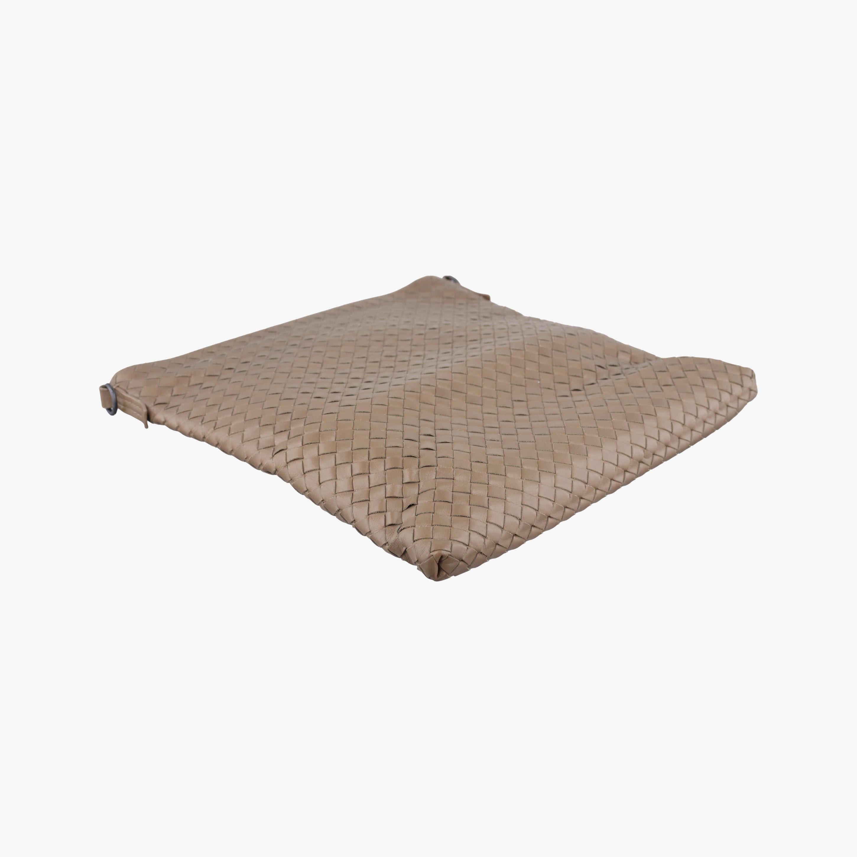 Intrecciato khaki lambskin B01901294Iイントレチャート カーキ ラムスキン B01901294I