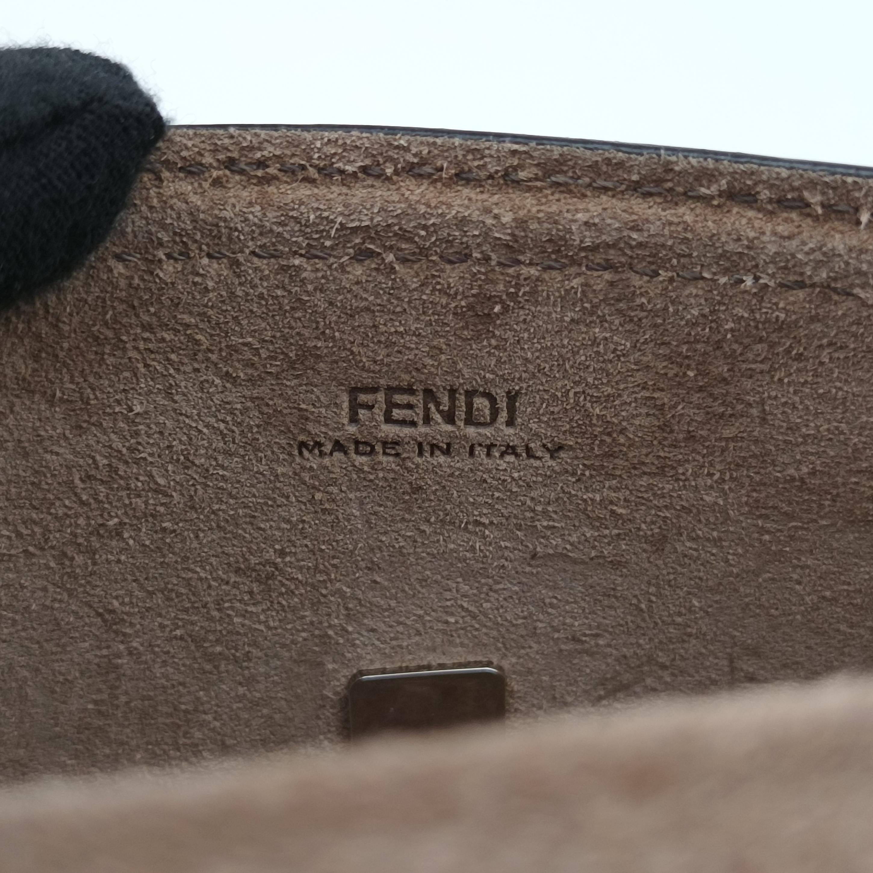 Zucca Soft Trunk Phone Pouch Brown Canvas 7AS139 7AS139-AFBV-229-0501ズッカ ソフトトランク スマホポーチ ブラウン キャンバス 7AS139 7AS139-AFBV-229-0501