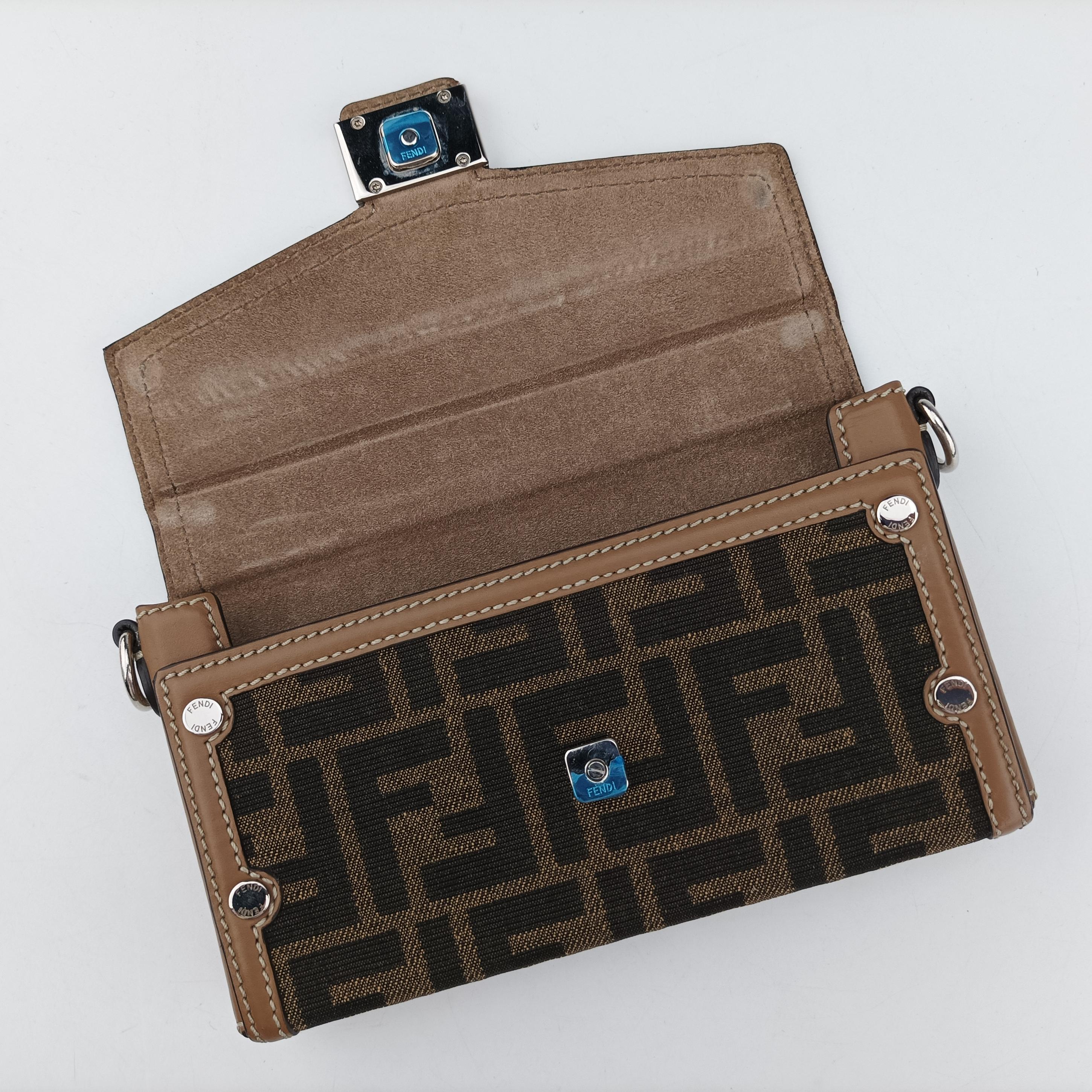 Zucca Soft Trunk Phone Pouch Brown Canvas 7AS139 7AS139-AFBV-229-0501ズッカ ソフトトランク スマホポーチ ブラウン キャンバス 7AS139 7AS139-AFBV-229-0501