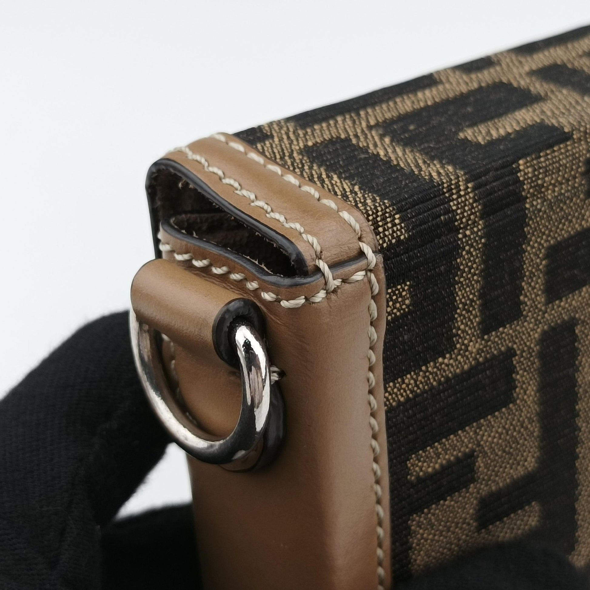 Zucca Soft Trunk Phone Pouch Brown Canvas 7AS139 7AS139-AFBV-229-0501ズッカ ソフトトランク スマホポーチ ブラウン キャンバス 7AS139 7AS139-AFBV-229-0501