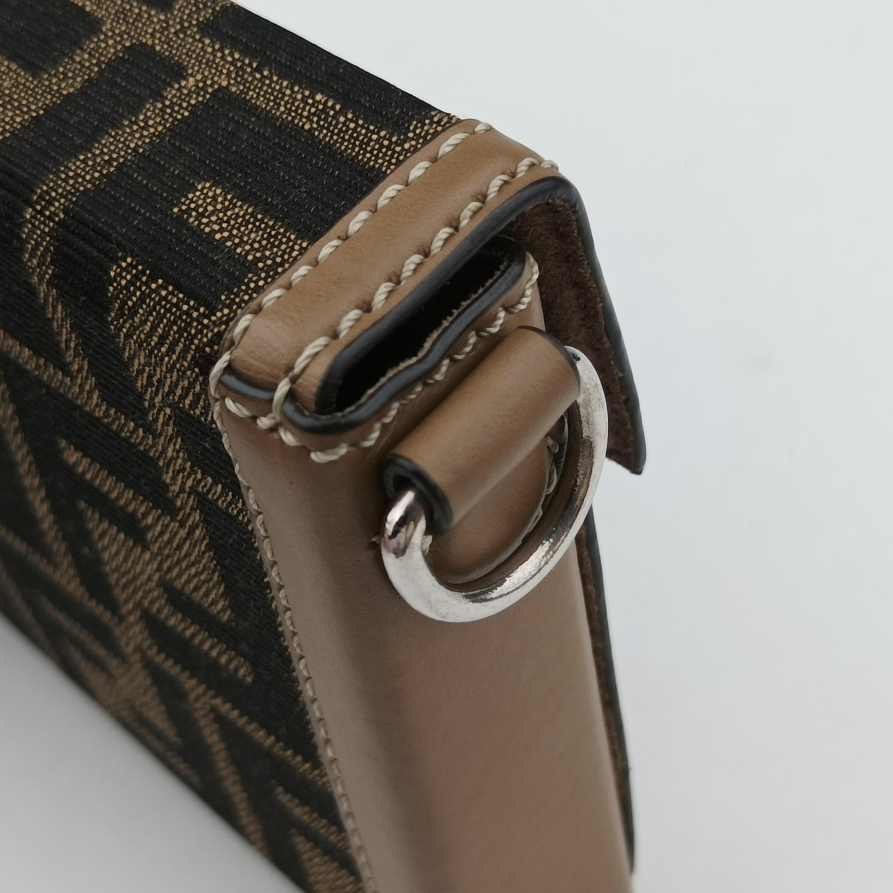Zucca Soft Trunk Phone Pouch Brown Canvas 7AS139 7AS139-AFBV-229-0501ズッカ ソフトトランク スマホポーチ ブラウン キャンバス 7AS139 7AS139-AFBV-229-0501