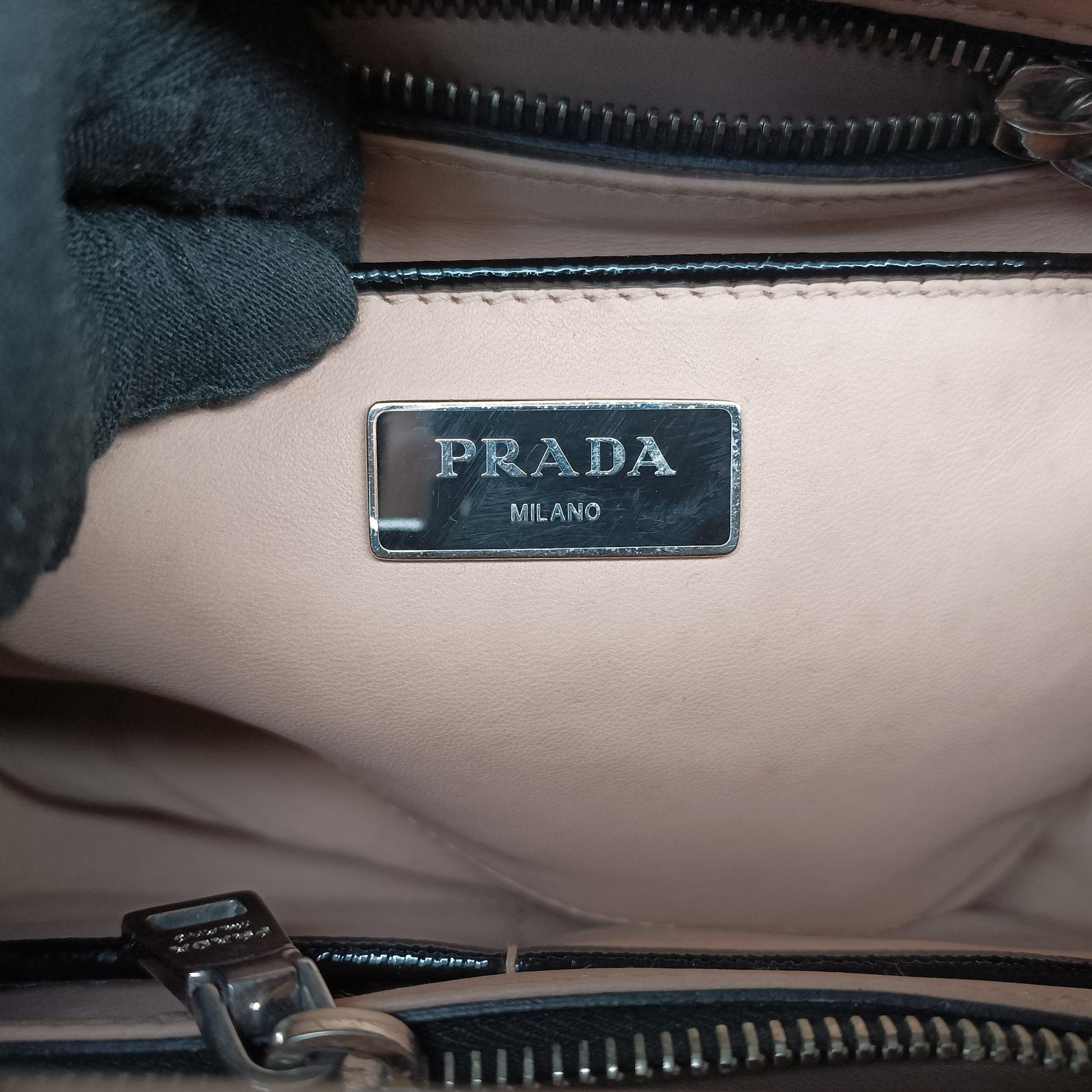 Studs Pyramid Frame Satchel Black Patent 180 8スタッズピラミッドフレームサッチェル ブラック パテント 180 8